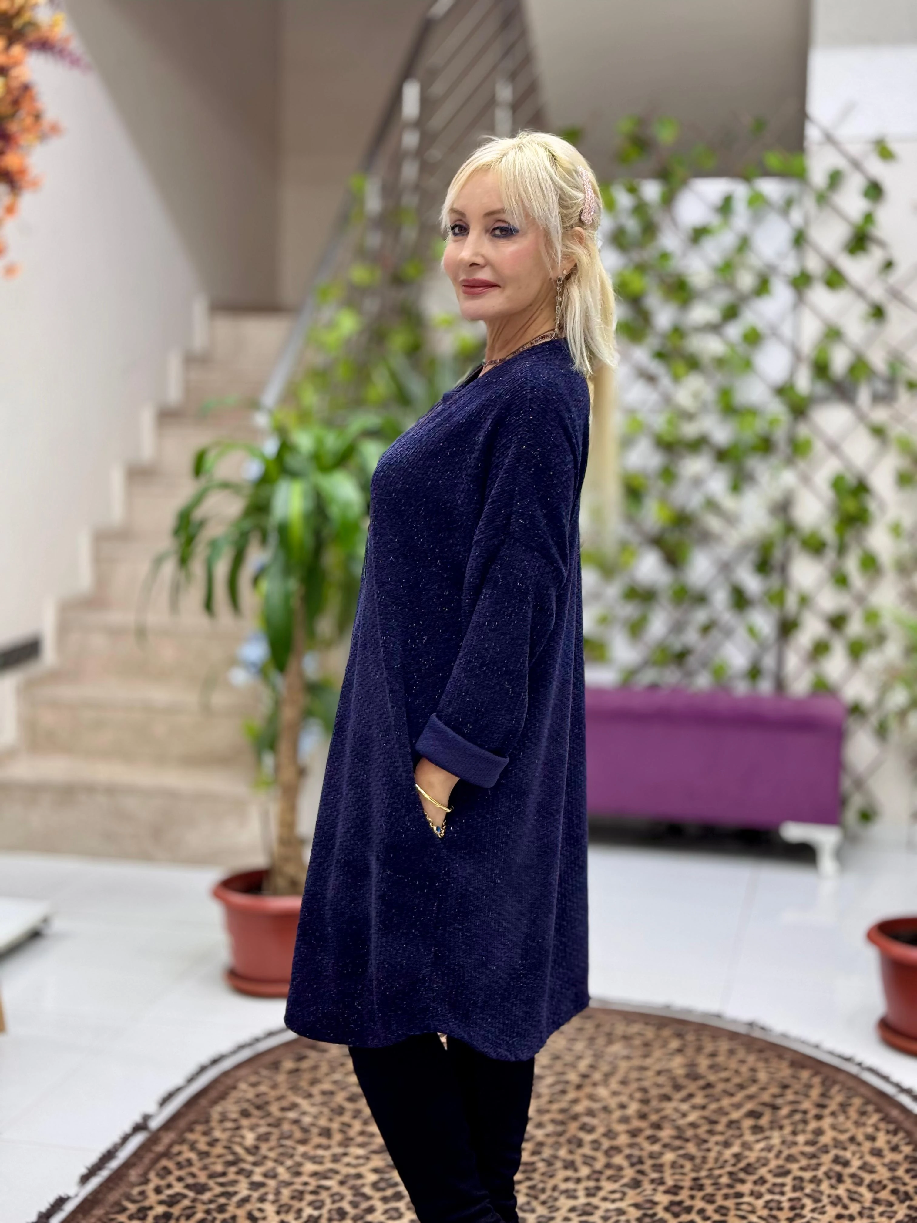 NC25158 Simit Yaka Kolyeli Simli İtalyan Kadife Elbise Lacivert