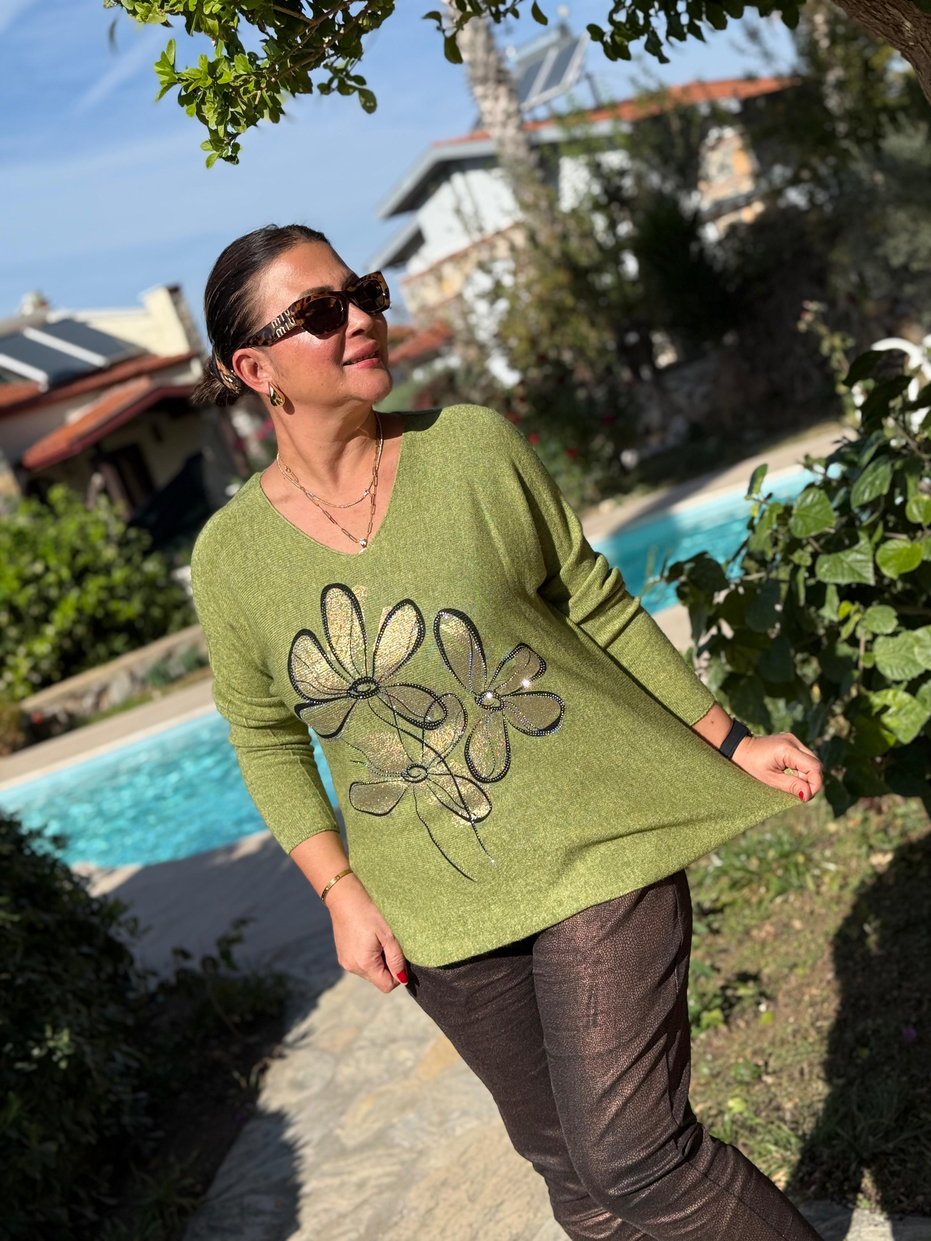 YG8022 Çiçek Desenli Taşlı İtalyan Triko Bluz Fıstık