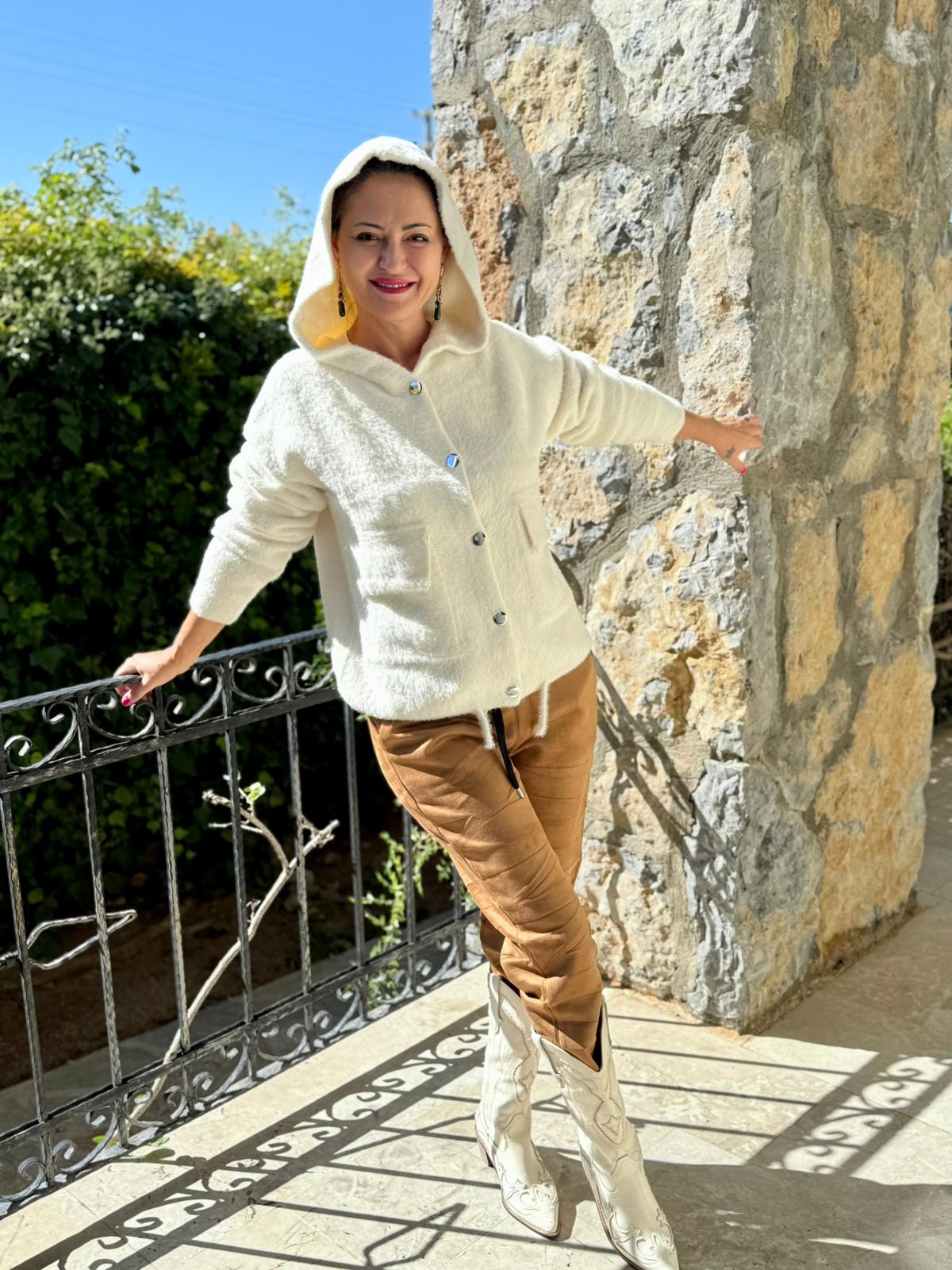 NC25032 Düğmeli Çift Cep Kapüşonlu Ceket Ekru