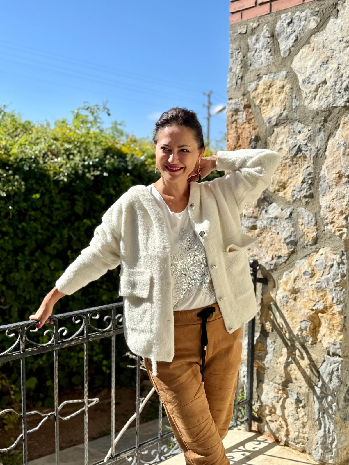 NC25032 Düğmeli Çift Cep Kapüşonlu Ceket Ekru