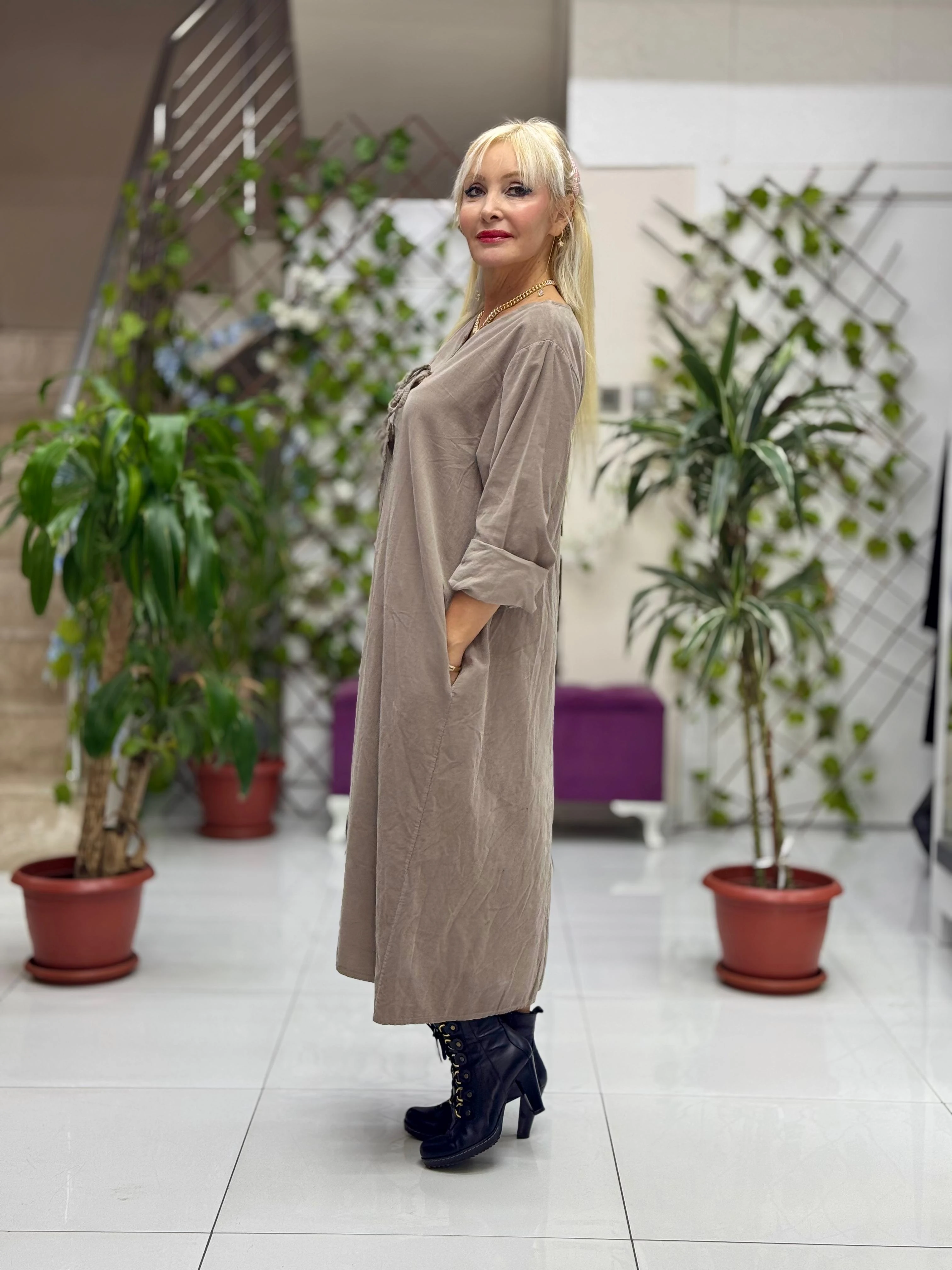 NC24202 Düğmeli İtalyan Kadife Elbise Vizon