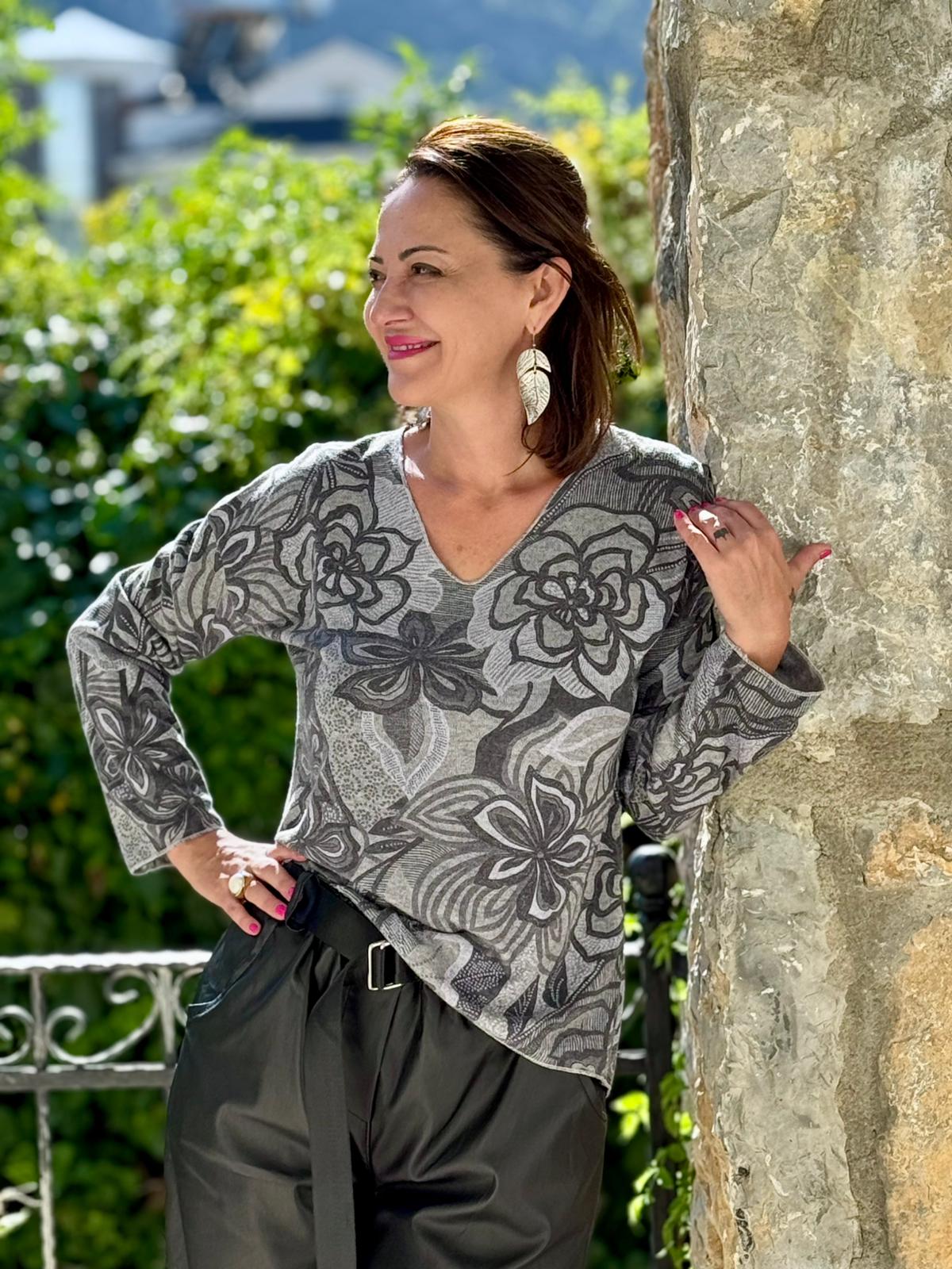 YG7036 Çiçek Desenli V Yaka İtalyan Triko Bluz Gri