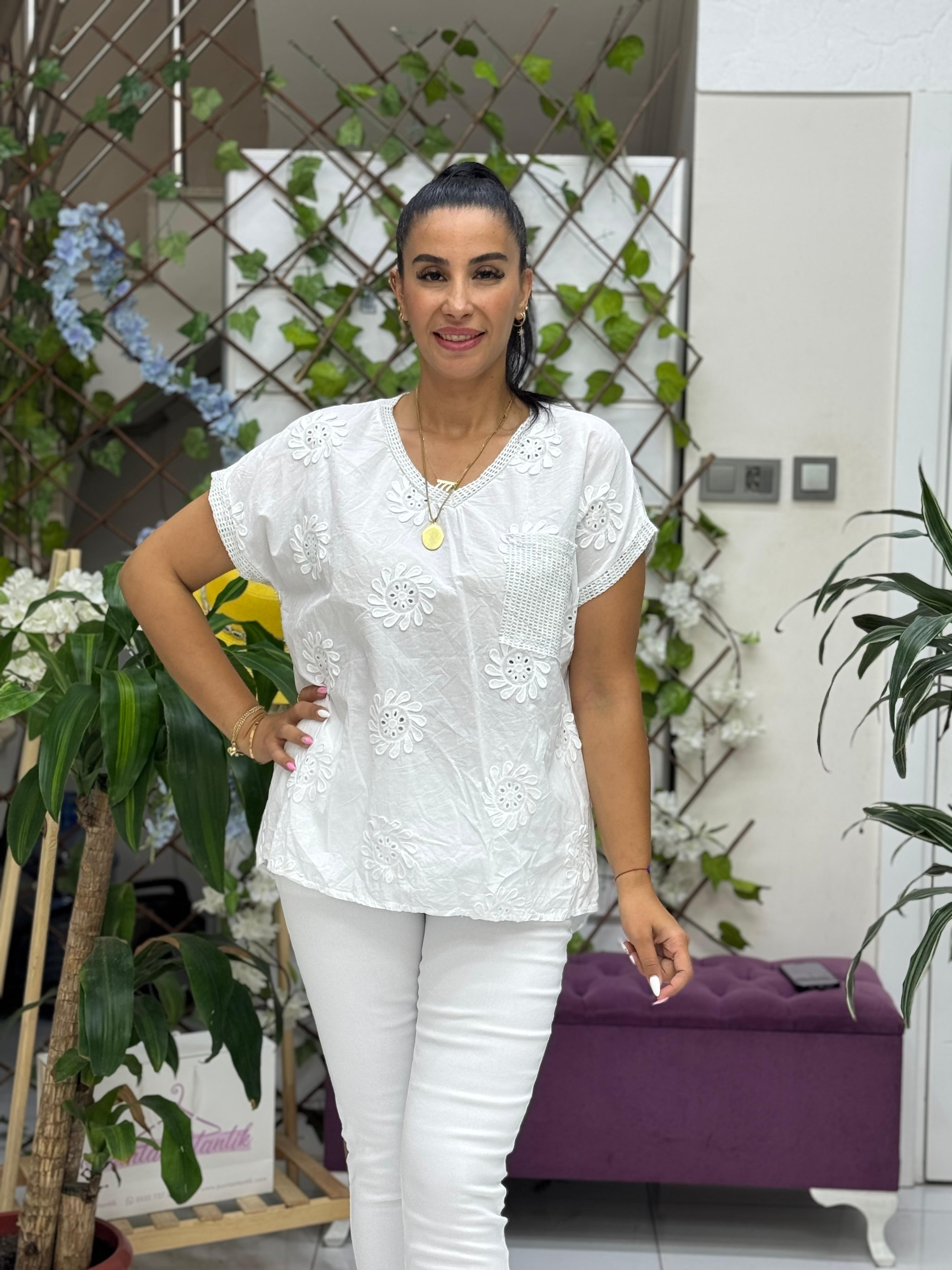 NC25043 İtalyan Nakışlı Cepli Coton Bluz Beyaz
