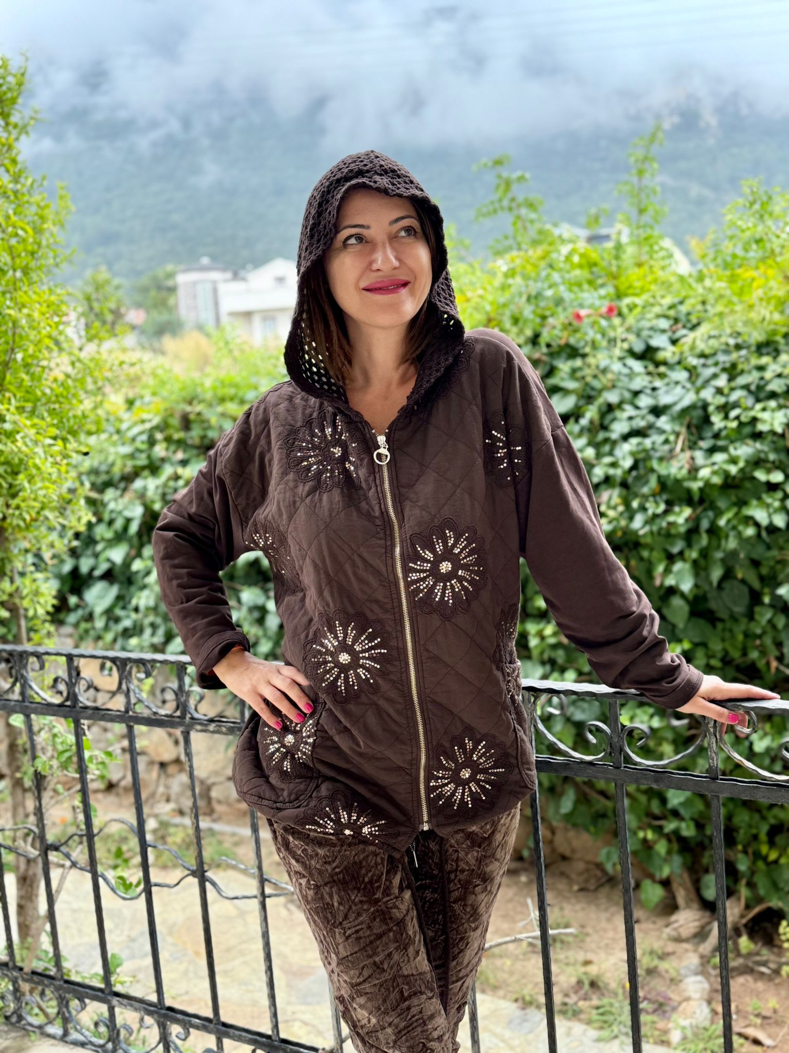 YG13176 Pulpayetli Brodeli İtalyan Kapitone Ceket Kahverengi