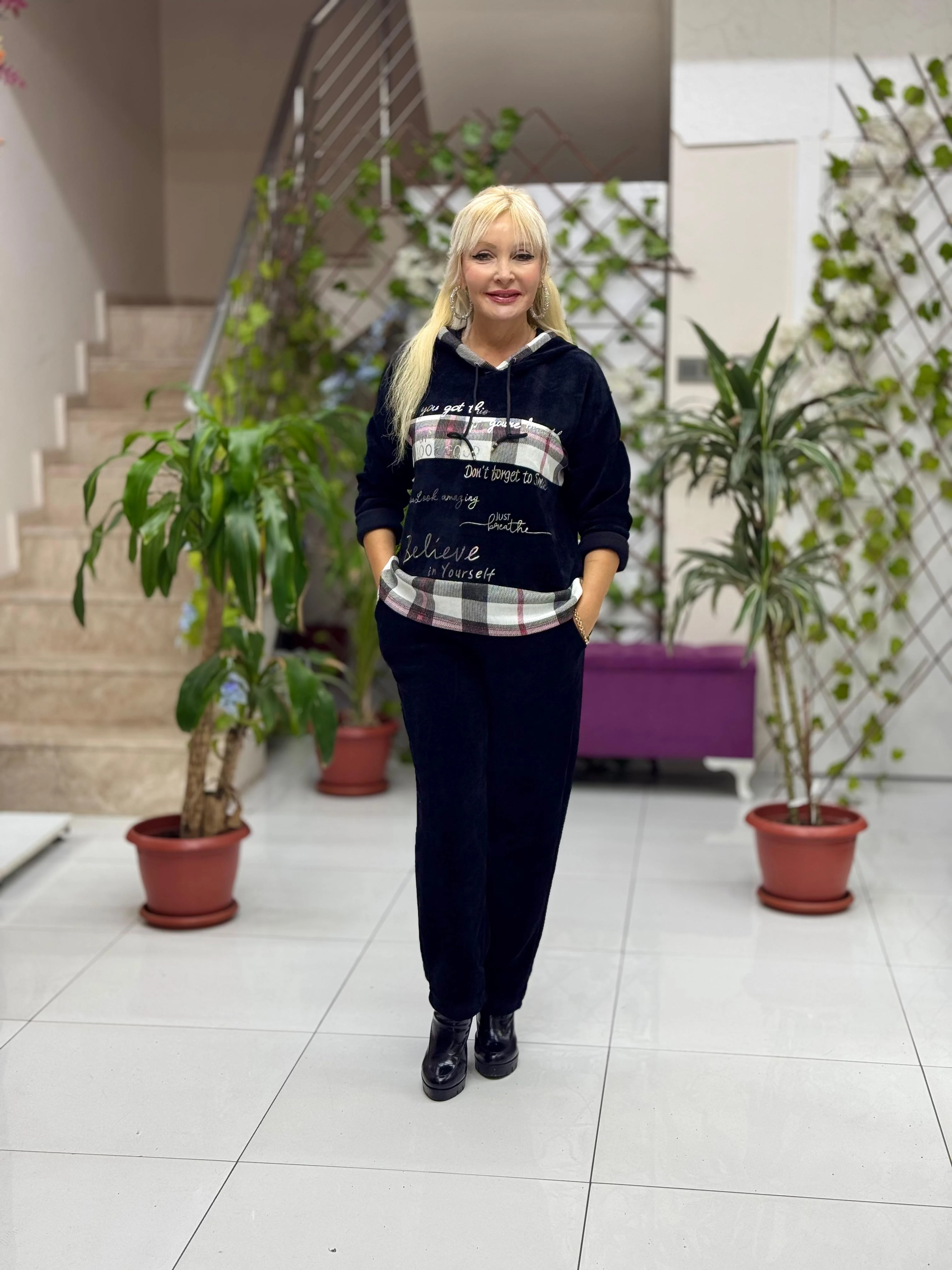 NC15502 Ekose Desenli Kapişonlu İtalyan Kadife Takım Siyah