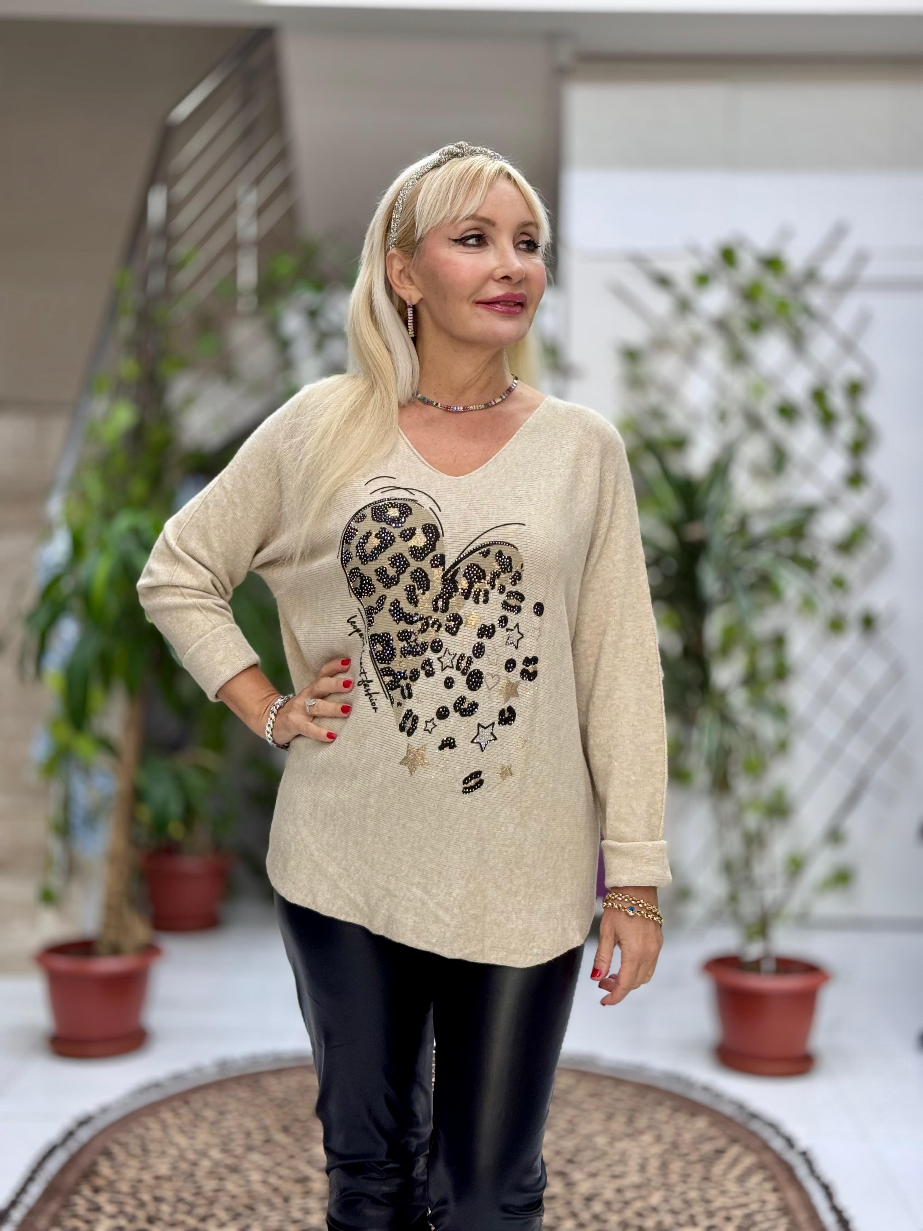 YG8023 Kalp Desenli Taşlı İtalyan Triko Bluz Bej