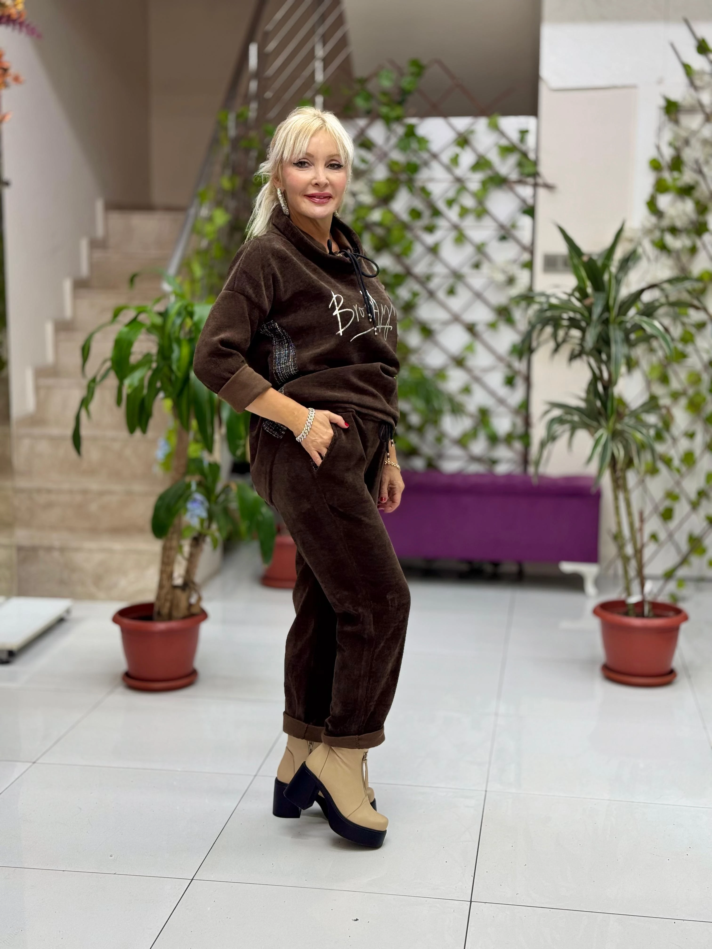 NC15495 Brooklyn Yazılı Degaje Yaka İtalyan Kadife Takım Kahverengi