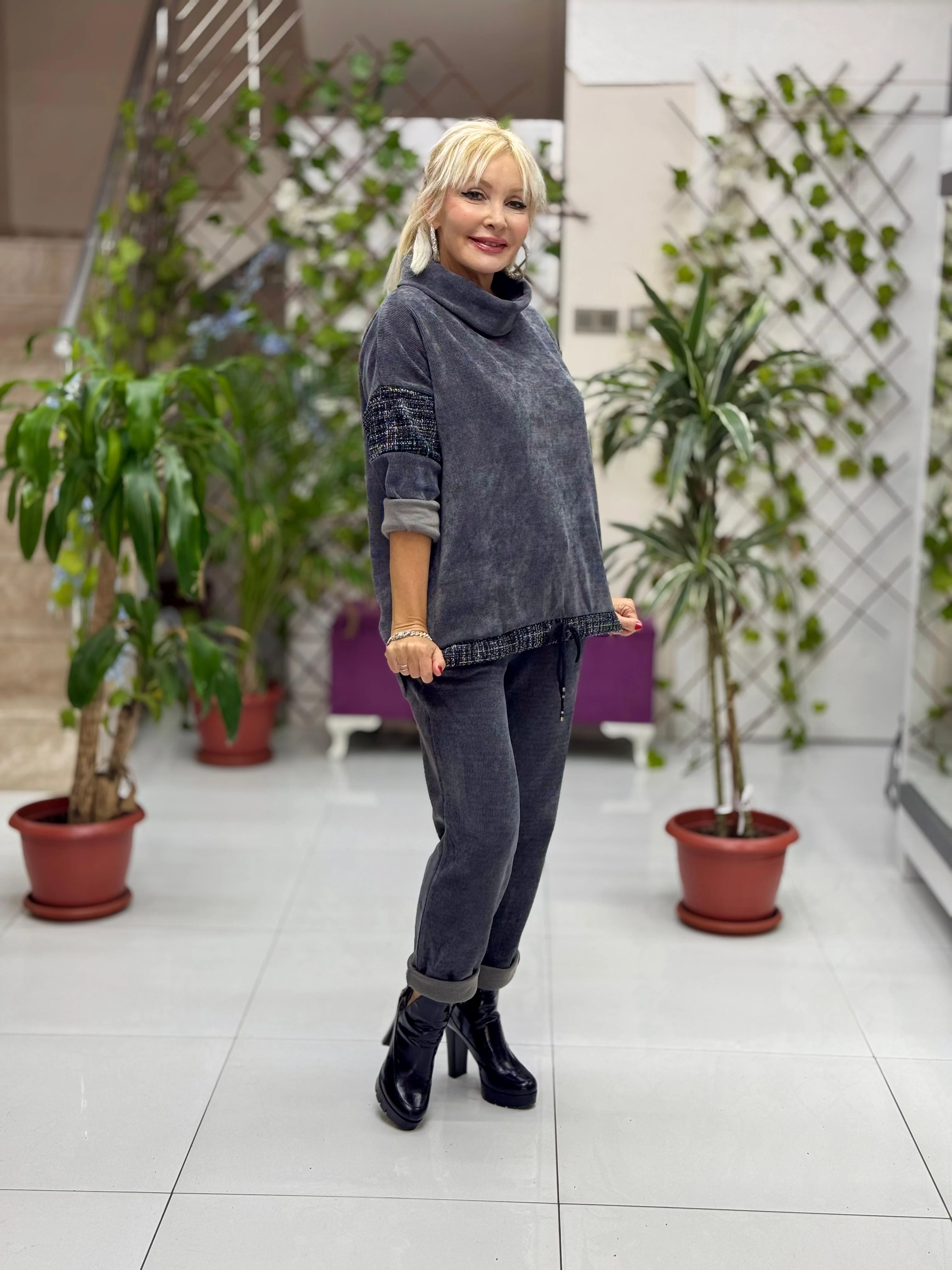 NC15517 Degaje Yaka Ayıcık Taşlı İtalyan Kadife Takım Füme 