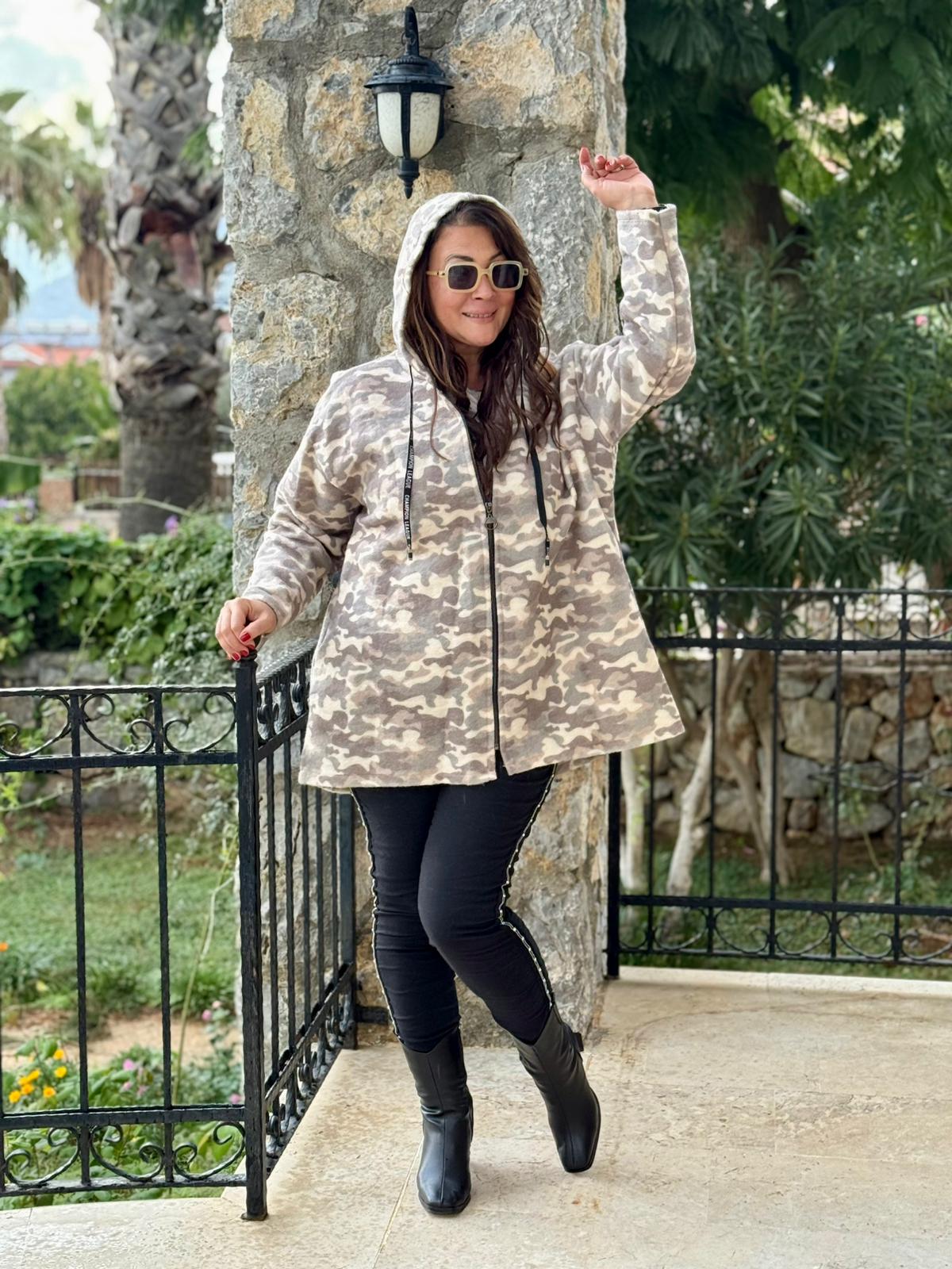 YG10926 Kapişonlu Fermuarlı Kamuflaj Desen İtalyan Keçe Kaban