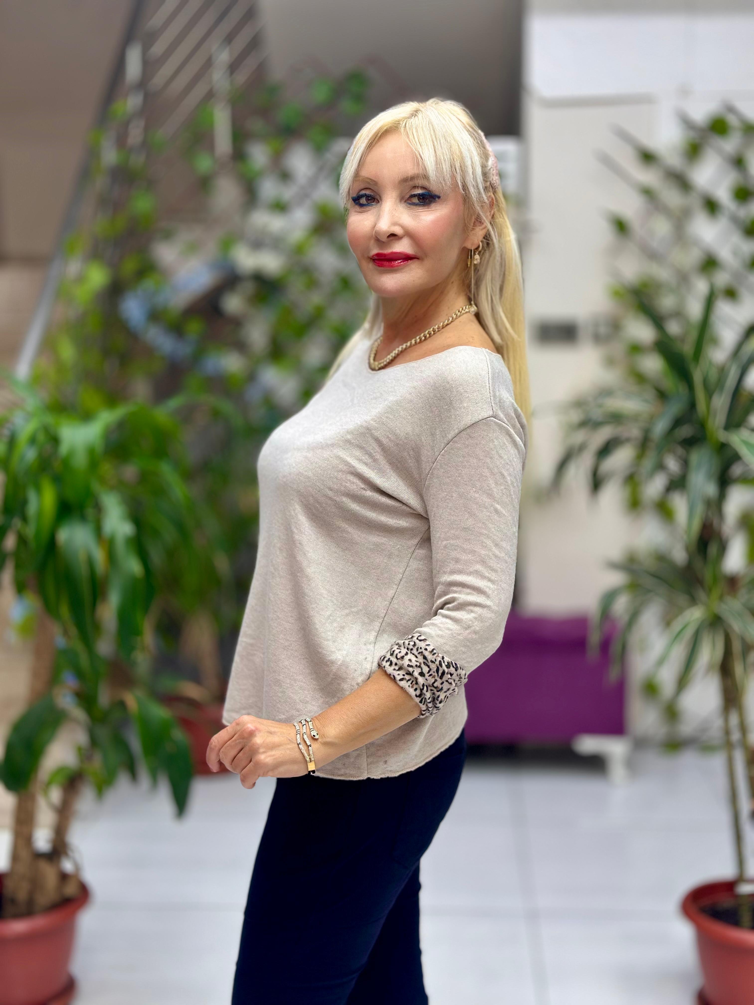 NC1202 İçi Leoparlı Yuvarlak Yaka Triko Küçük Kalıp Bluz Bej