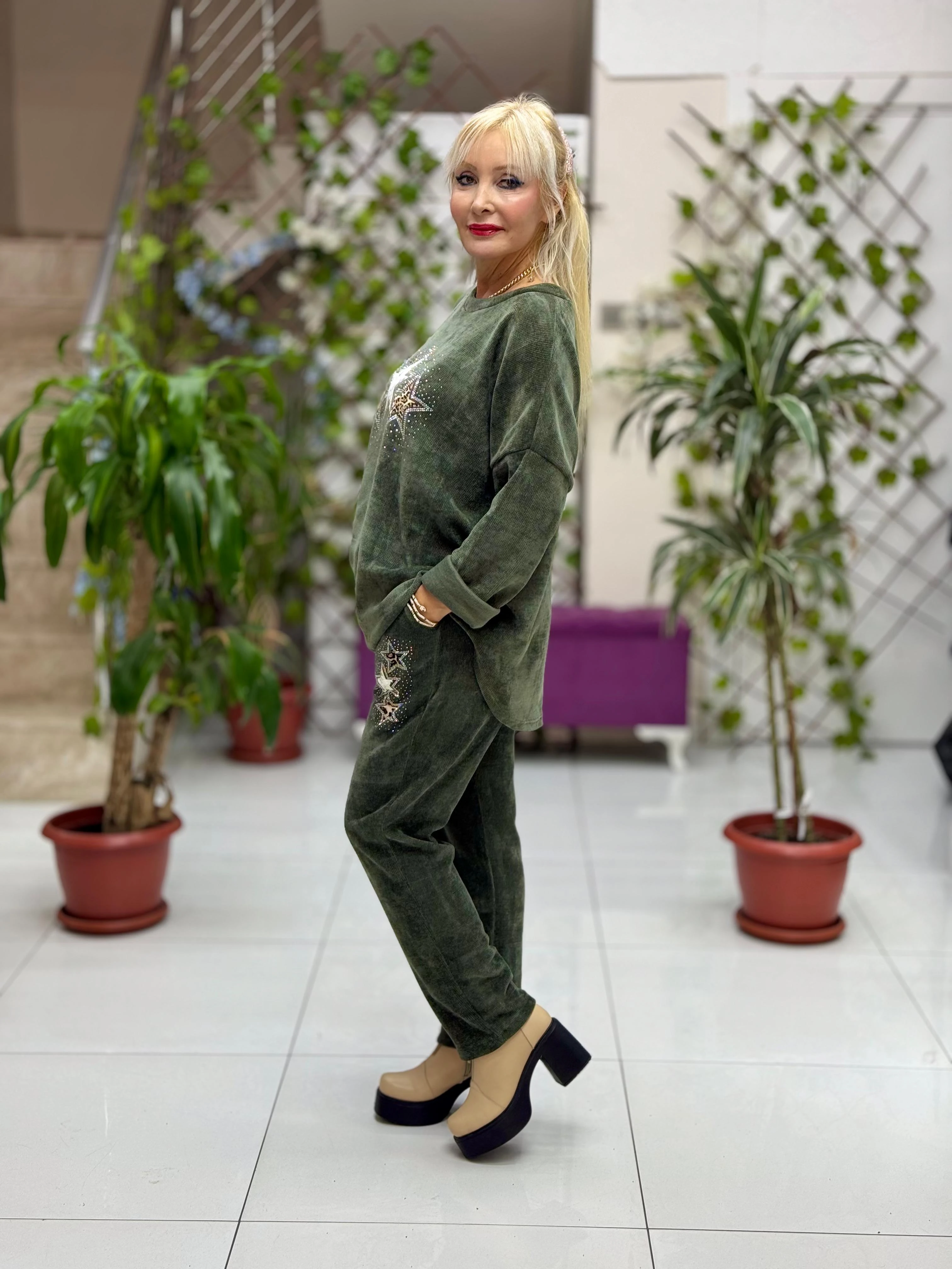 NC23081 Yıldız Desenli Taşlı İtalyan Kadife Takım Yeşil