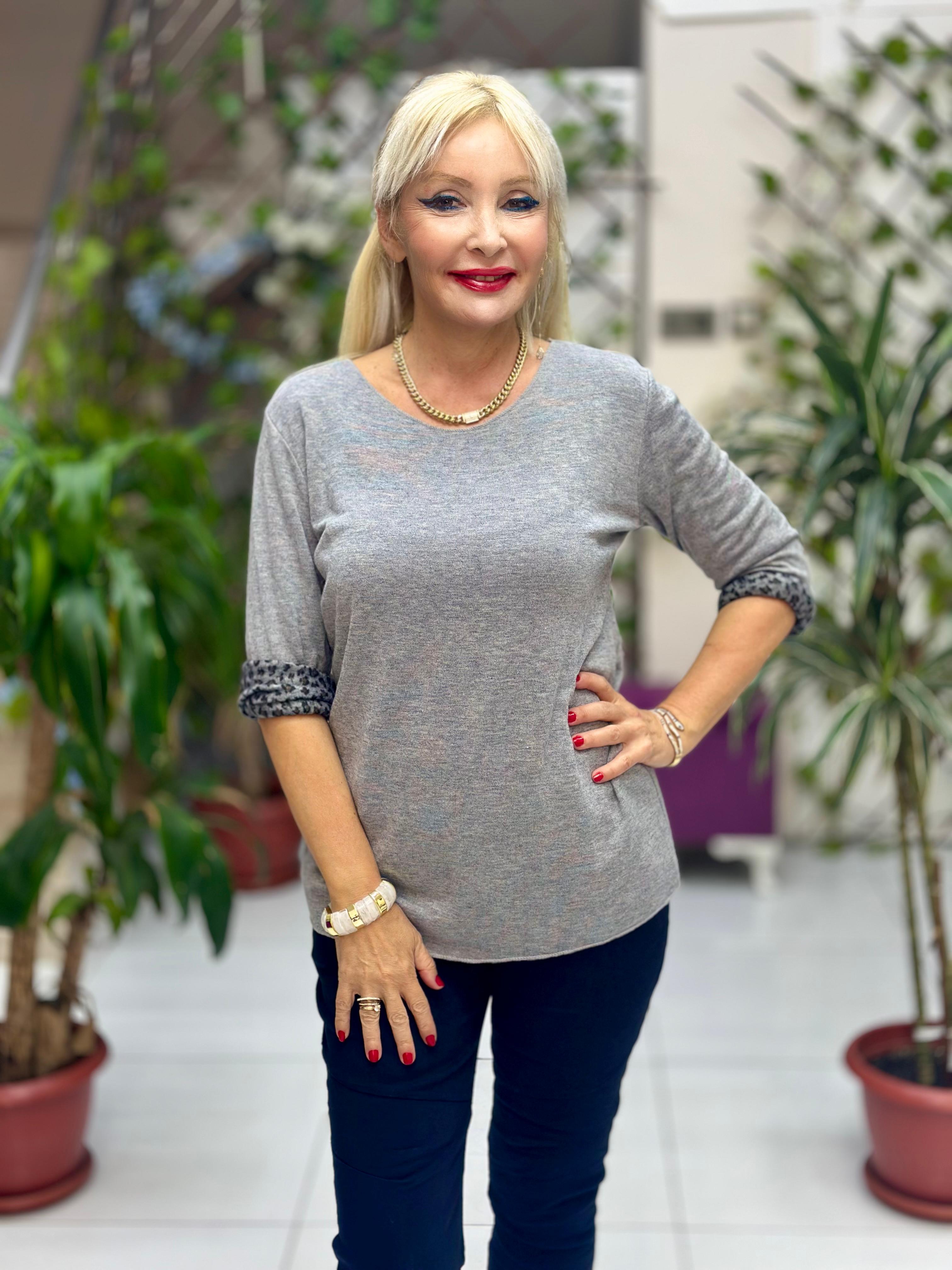 NC218181 İçi Leoparlı Yuvarlak Yaka Triko Büyük Kalıp Bluz Gri