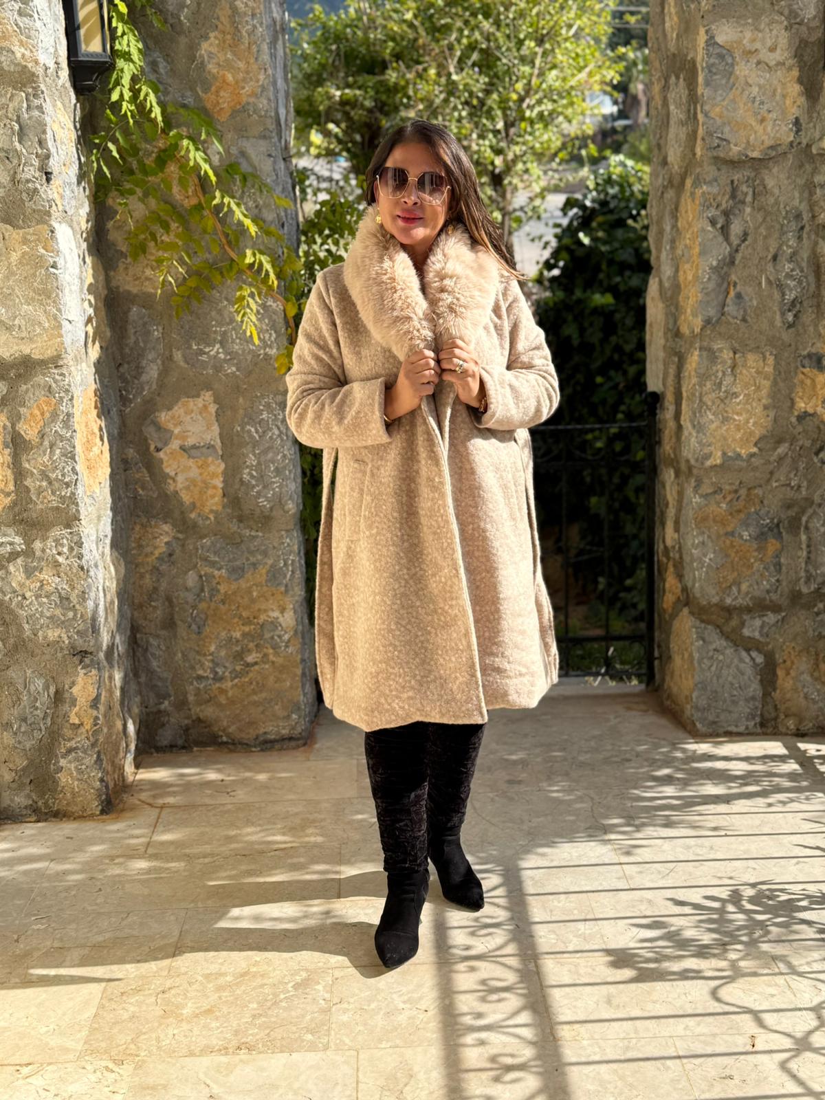 YG9220 Kürklü Bağlamalı İtalyan Keçe Kaban Bej