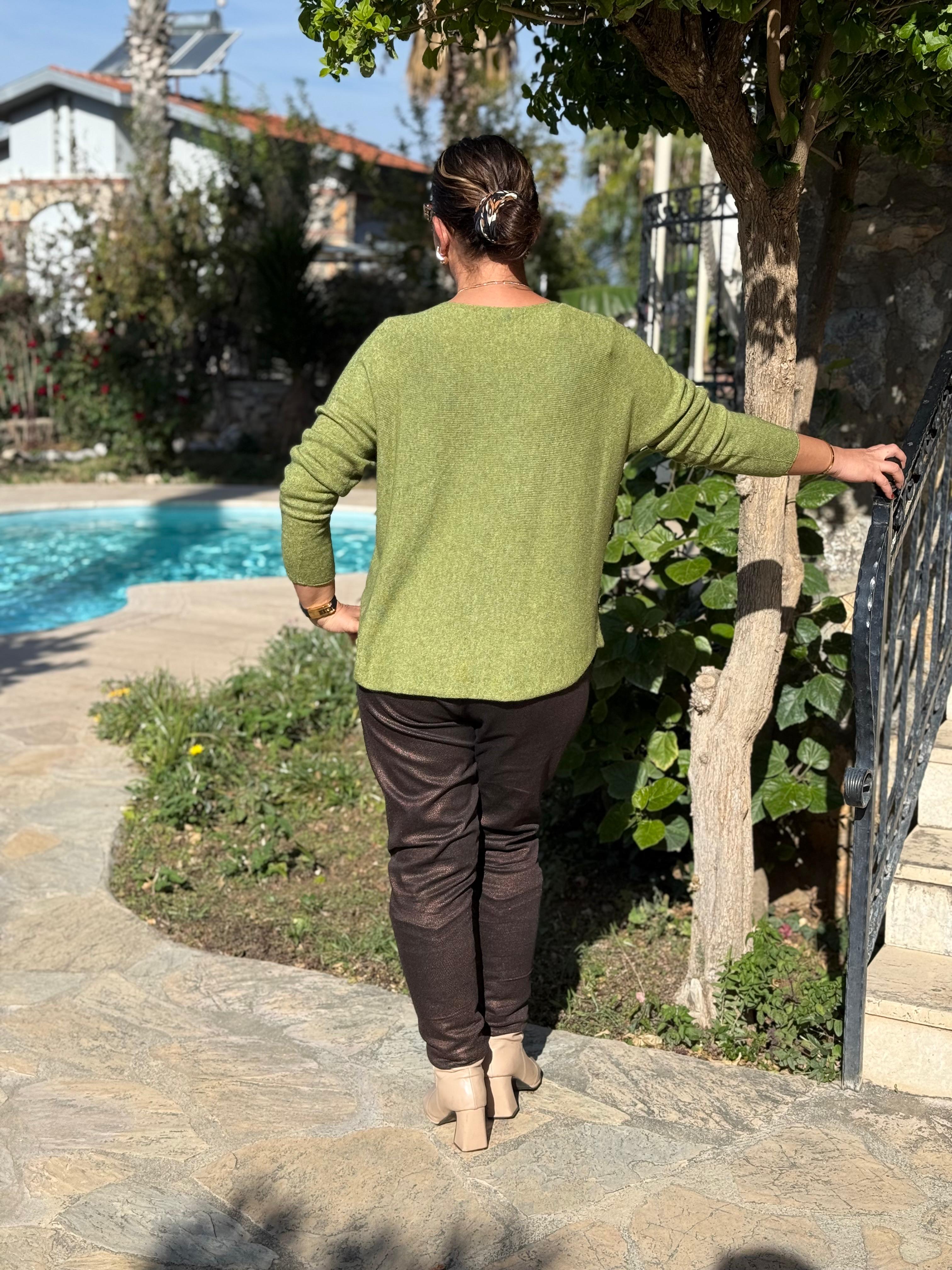 YG8022 Çiçek Desenli Taşlı İtalyan Triko Bluz Fıstık