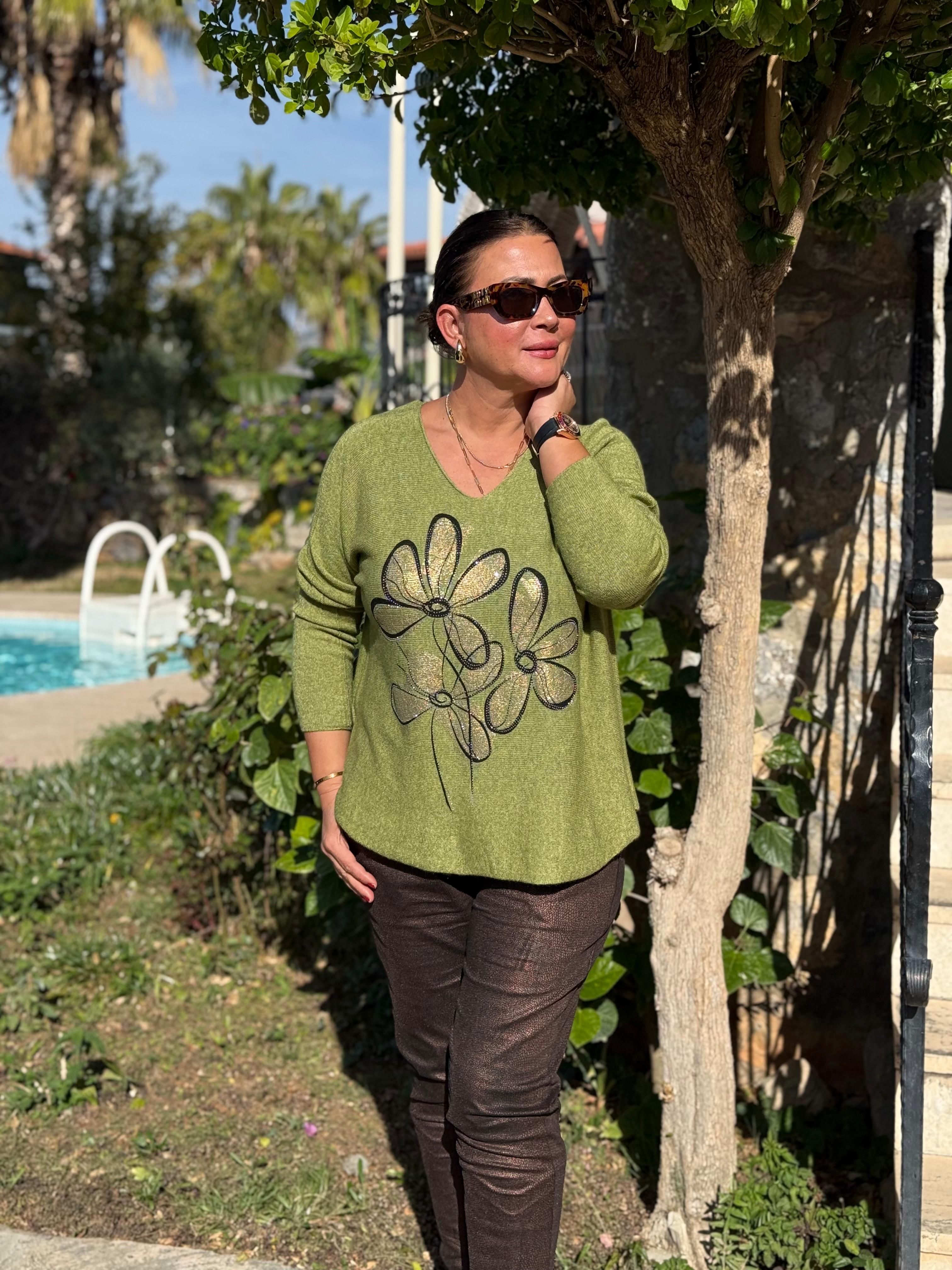 YG8022 Çiçek Desenli Taşlı İtalyan Triko Bluz Fıstık