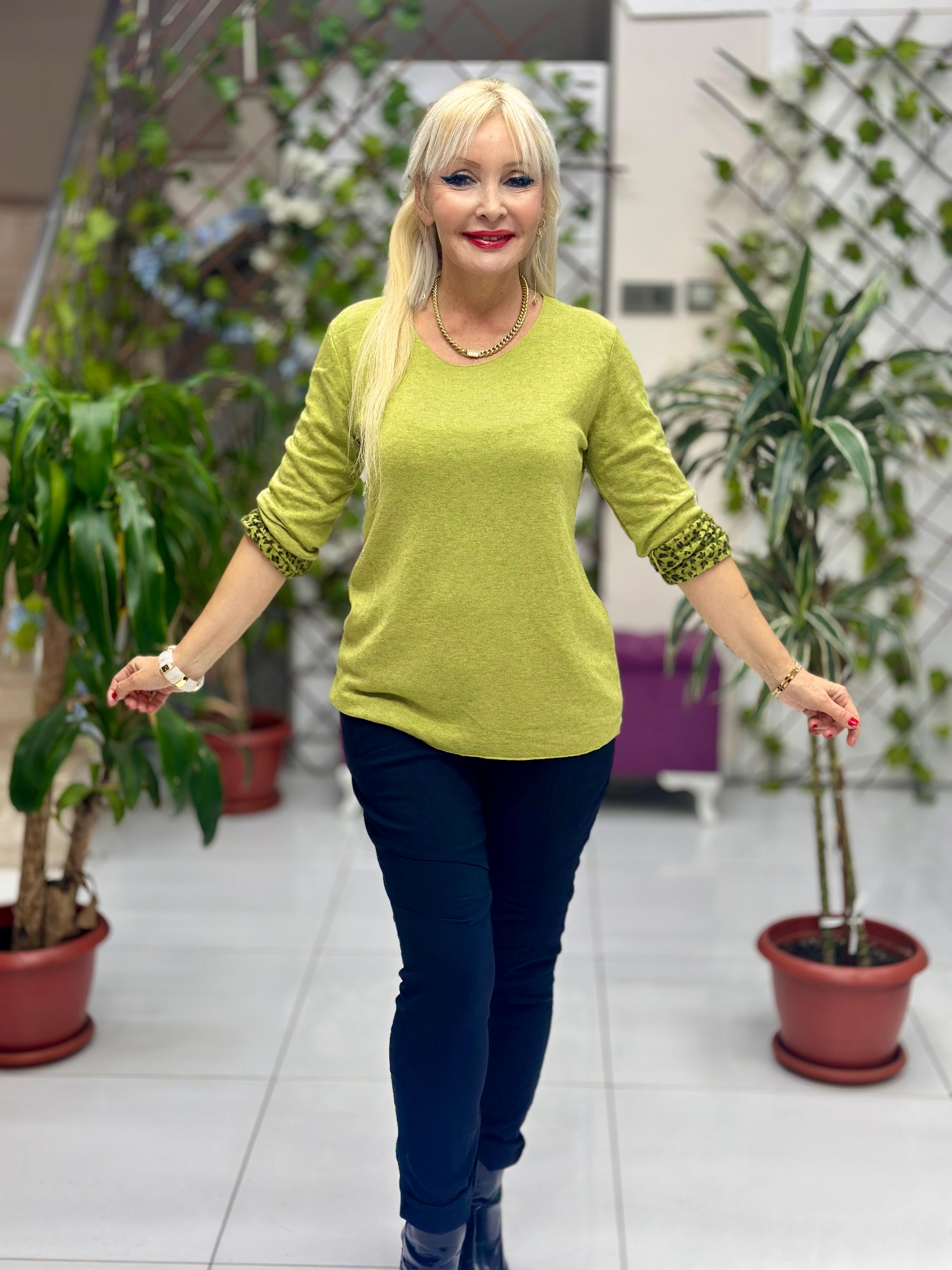 NC218181 İçi Leoparlı Yuvarlak Yaka Triko Büyük Kalıp Bluz Fıstık