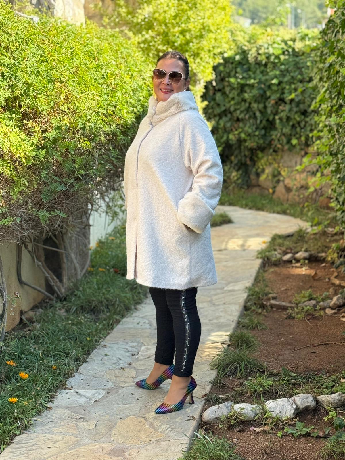 NC8028 Kürklü Düğmeli İtalyan Keçe Kaban Bej