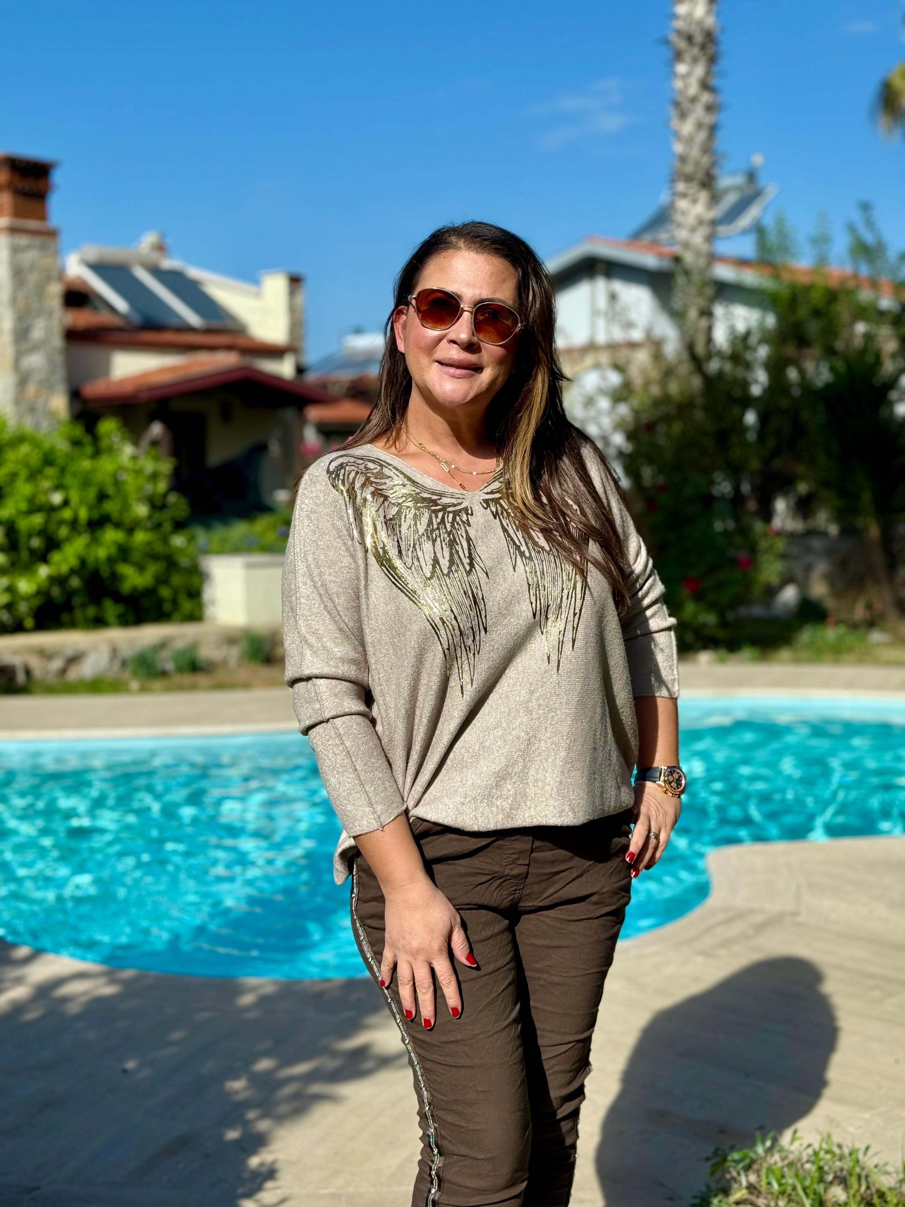 YG152031 Ön Arka Kanat Baskılı V Yaka Angora İtalyan Bluz Bej