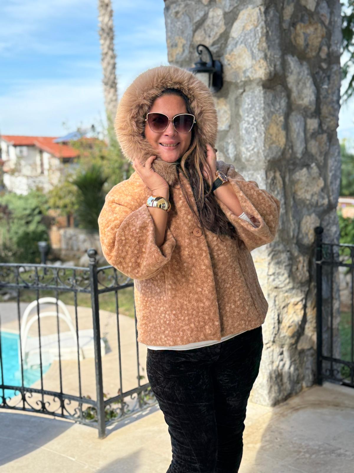 YG9190 Kürklü Düğmeli İtalyan Keçe Panço Ceket Camel