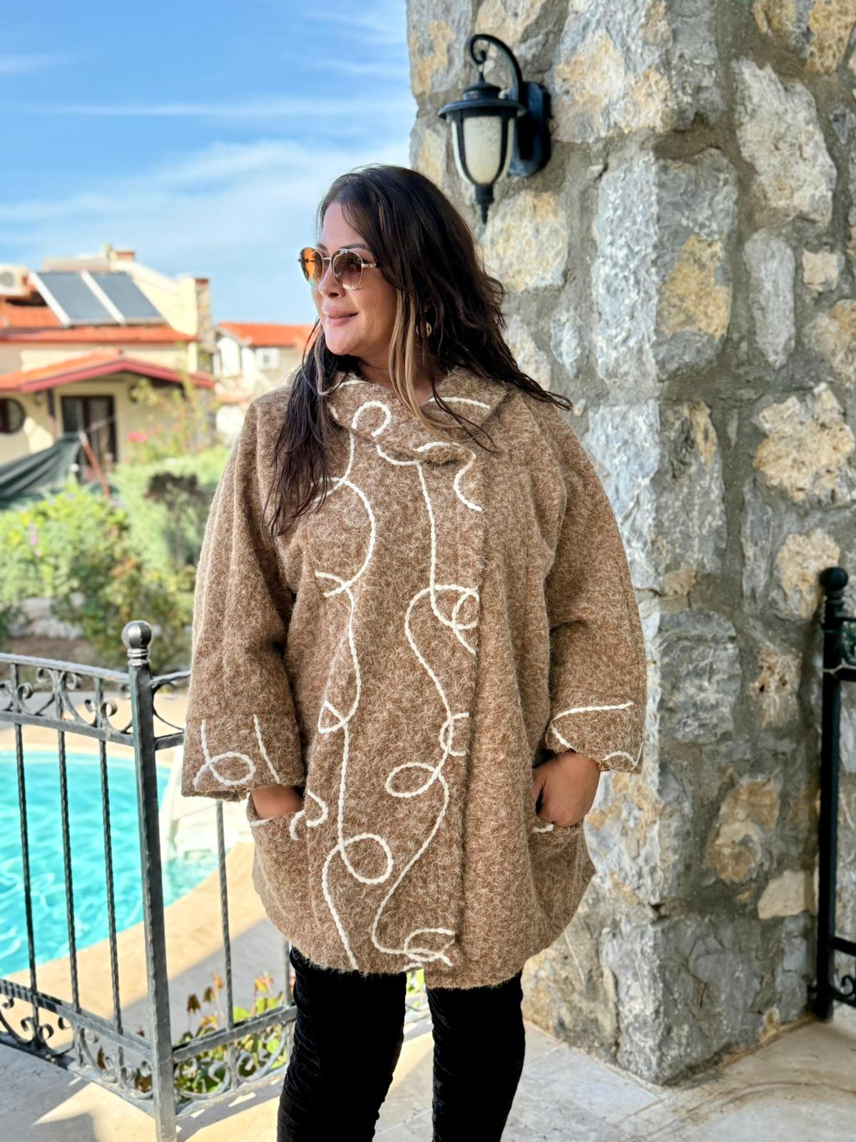 YG89052 Degaje Yaka Üstten Kapamalı Cepli İtalyan Keçe Kaban Camel