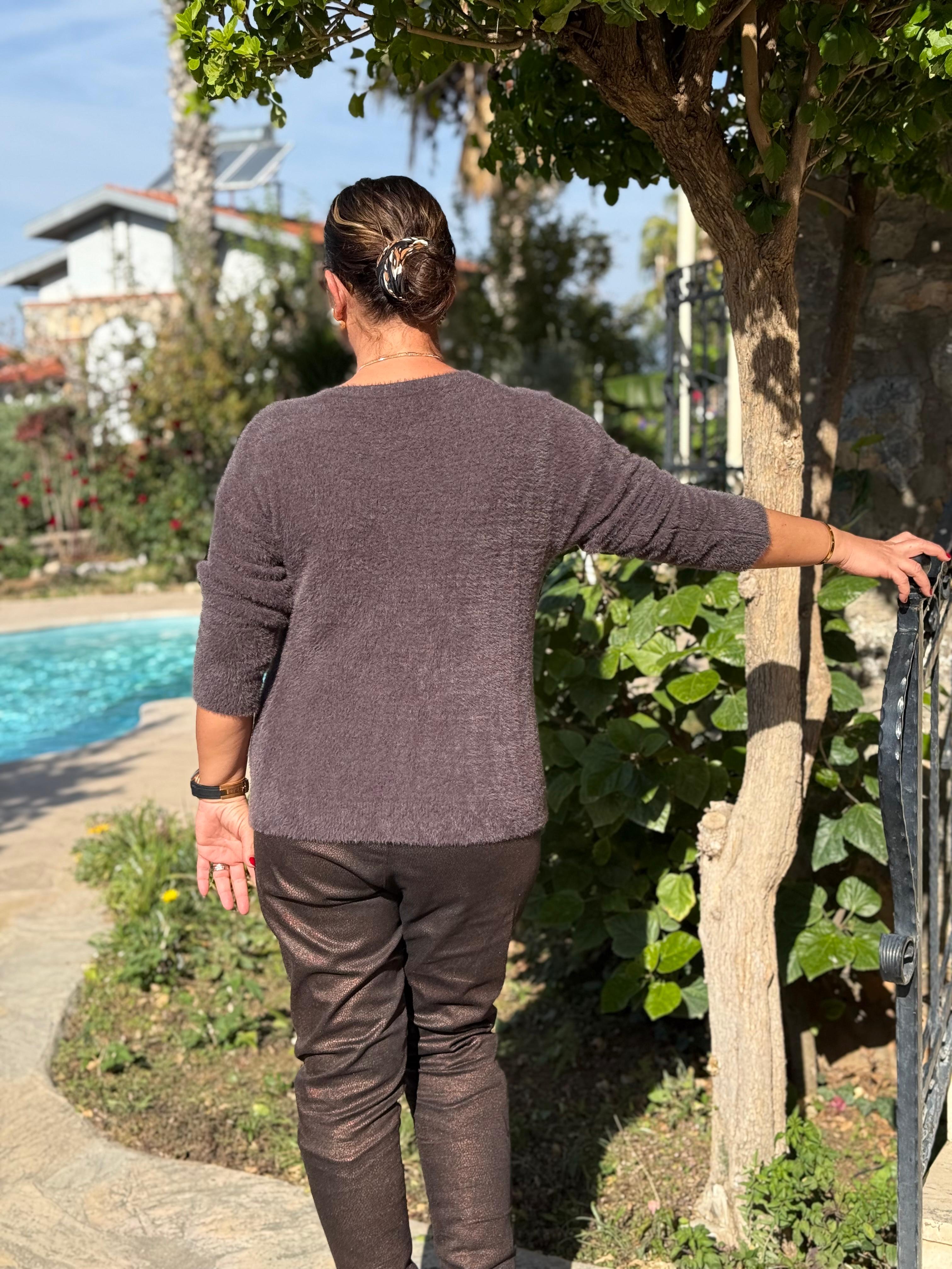 YG24029 İtalyan V Yaka Peluş Angora Kazak Kahverengi