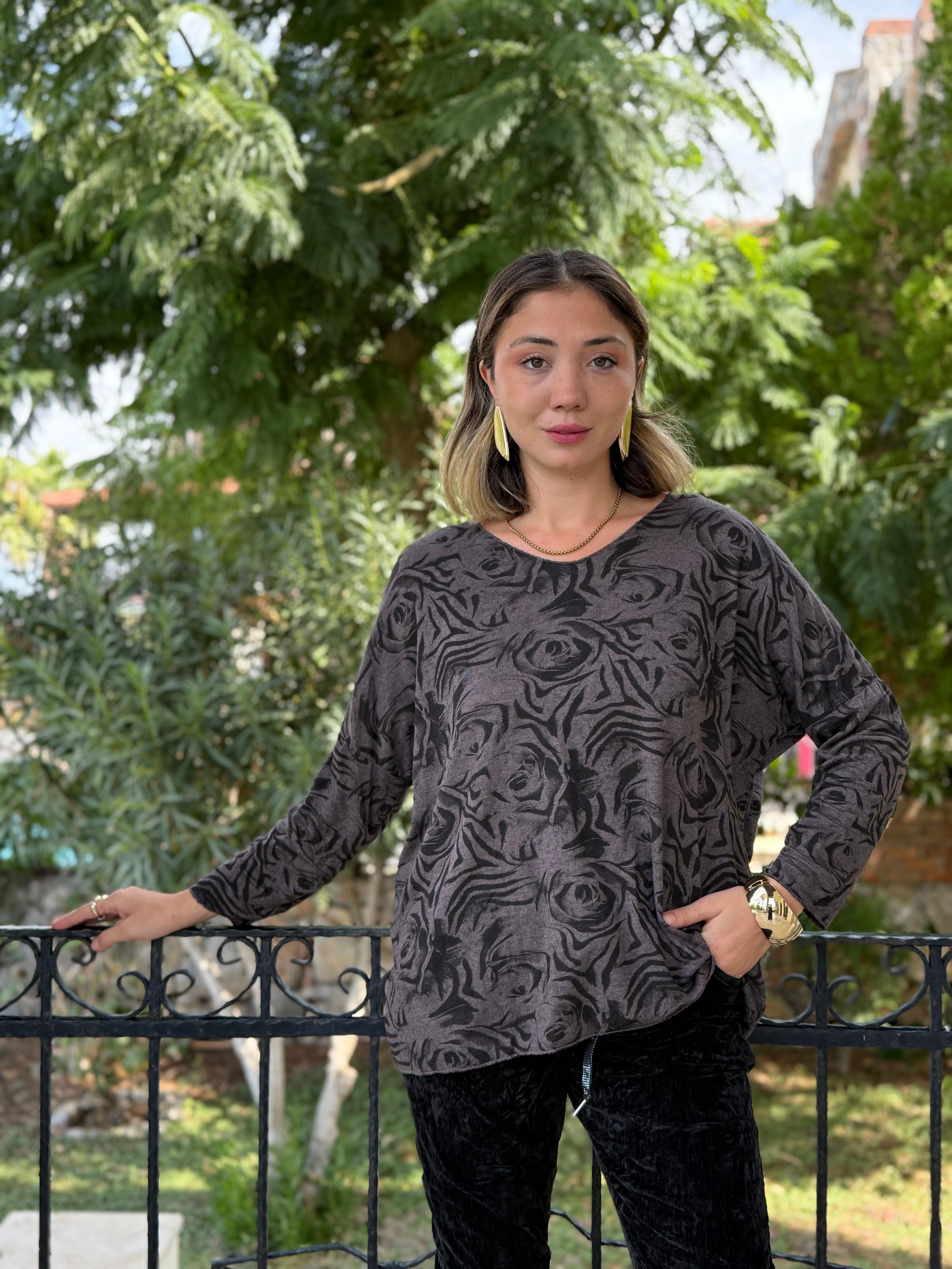 NC1128A İtalyan V Yaka Gül Desenli Triko Bluz Kahve