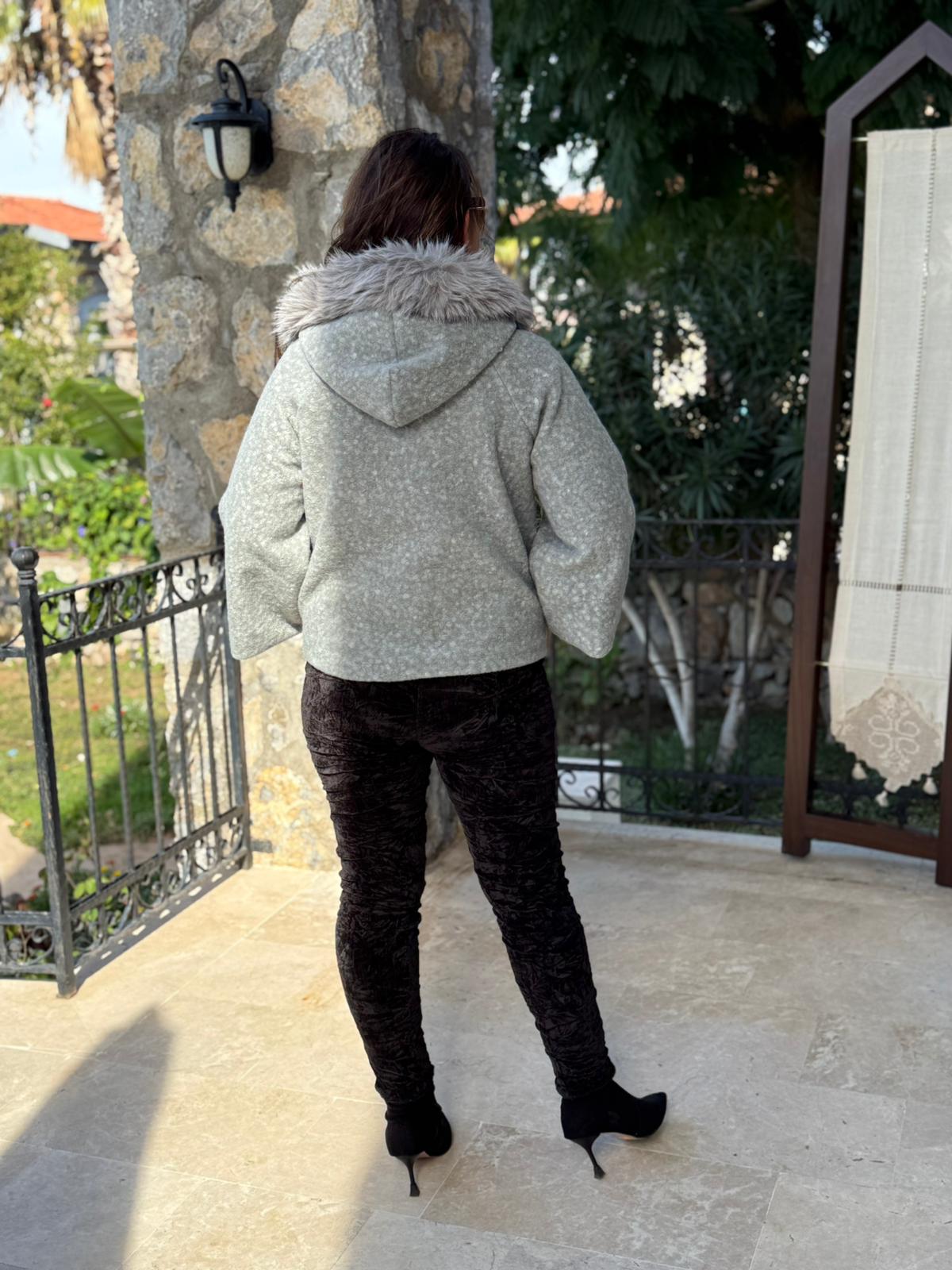 YG9190 Kürklü Düğmeli İtalyan Keçe Panço Ceket Gri