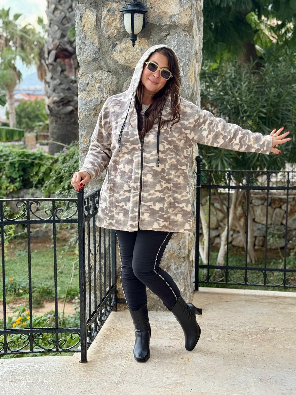 YG10926 Kapişonlu Fermuarlı Kamuflaj Desen İtalyan Keçe Kaban