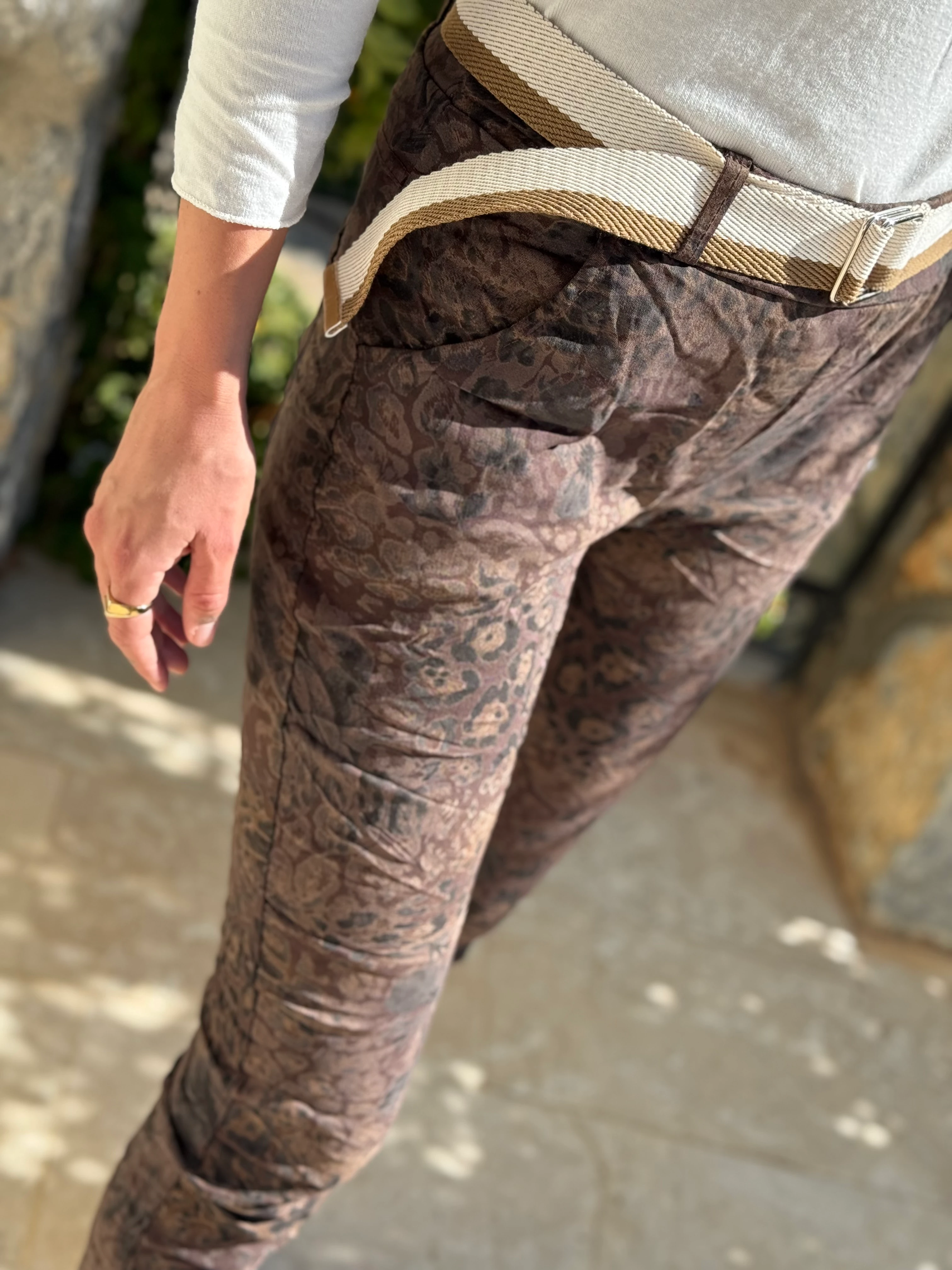 NC21980 italyan Likralı Çiçek ve Leopar desenli Pantolon Kahve