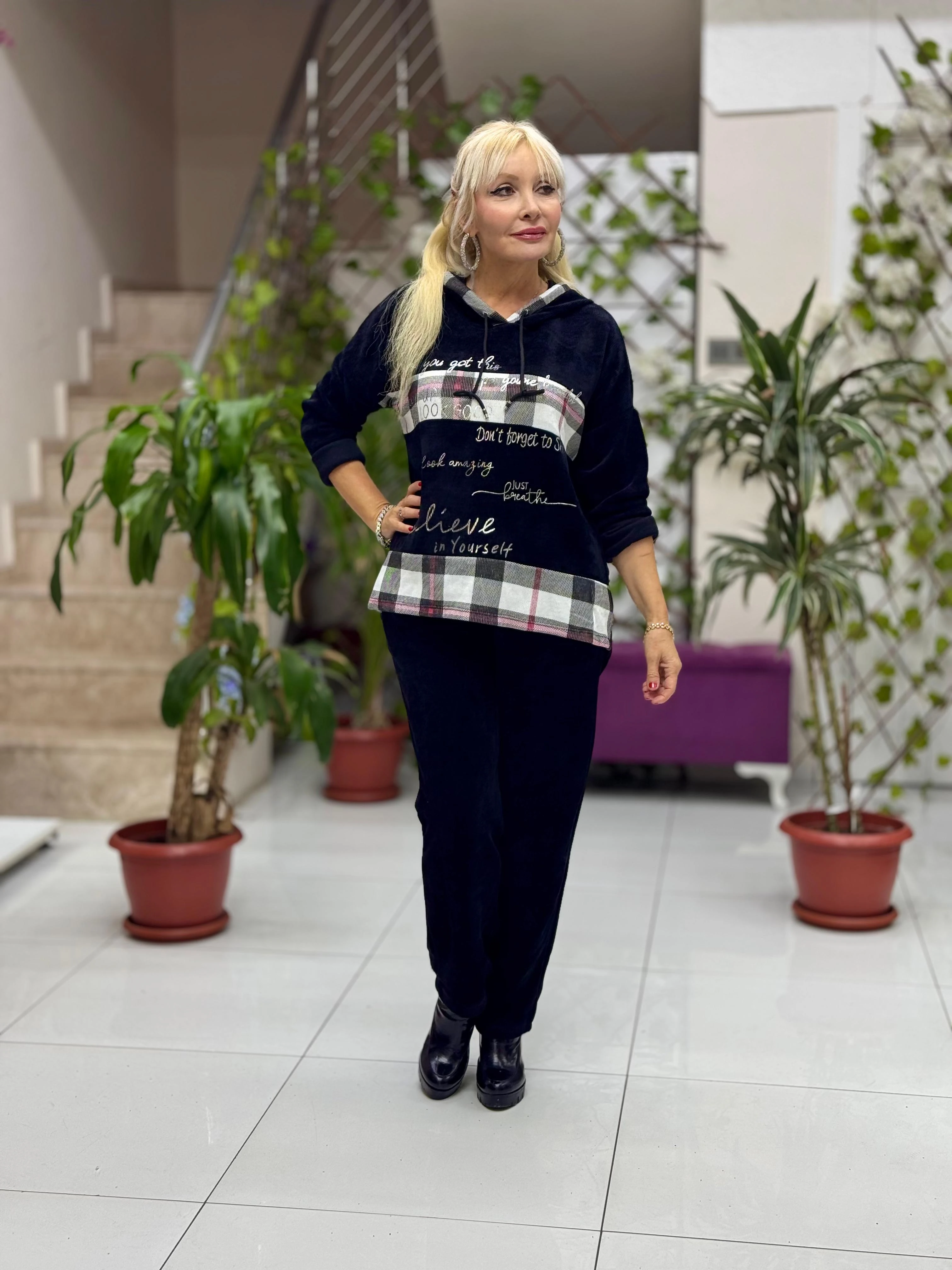 NC15502 Ekose Desenli Kapişonlu İtalyan Kadife Takım Siyah