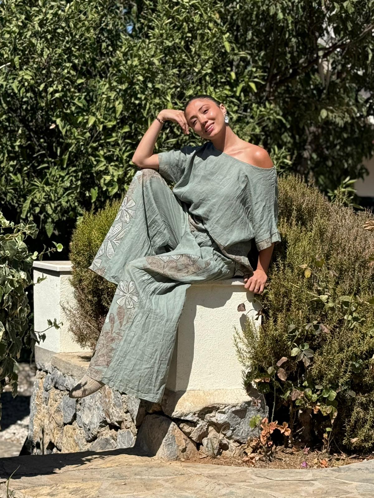 NC61253 İtalyan Çiçek Baskılı Keten Takım Haki