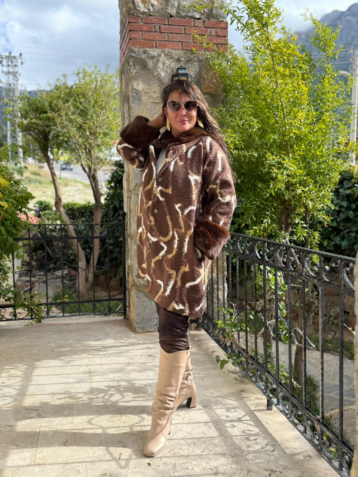 N2238 Abrigo Napa Leopardo Cremallera Negro