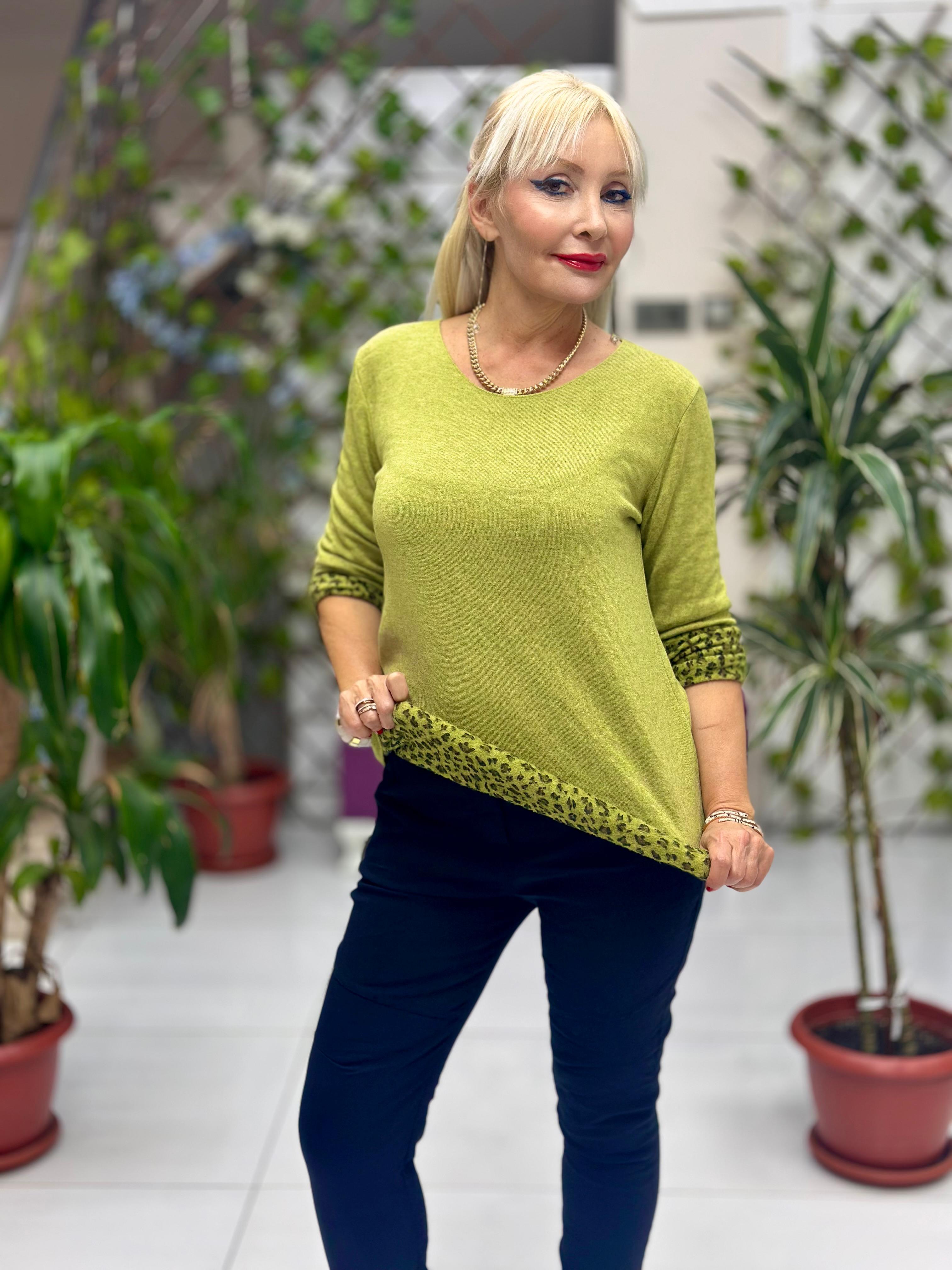 NC218181 İçi Leoparlı Yuvarlak Yaka Triko Büyük Kalıp Bluz Fıstık