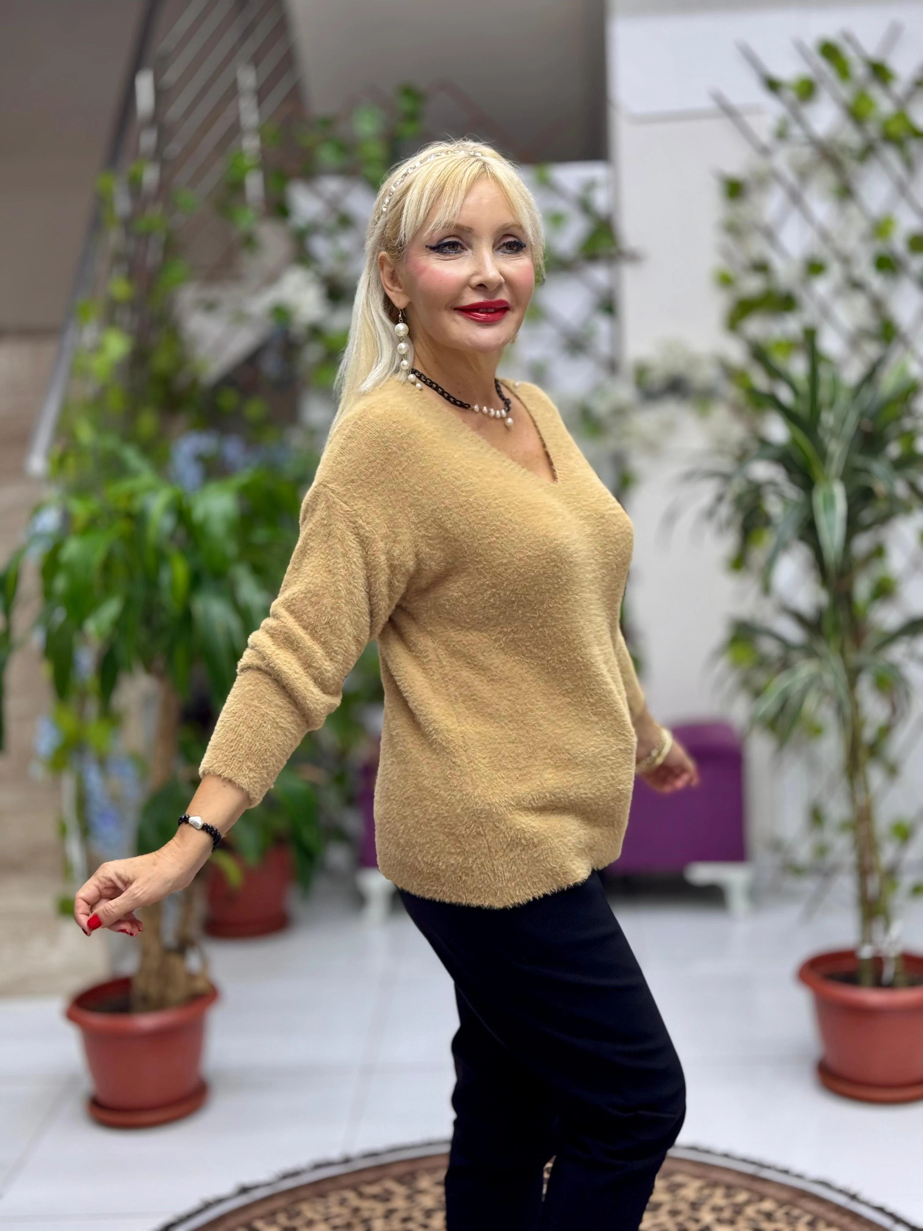 YG24029 İtalyan V Yaka Peluş Angora Kazak Camel