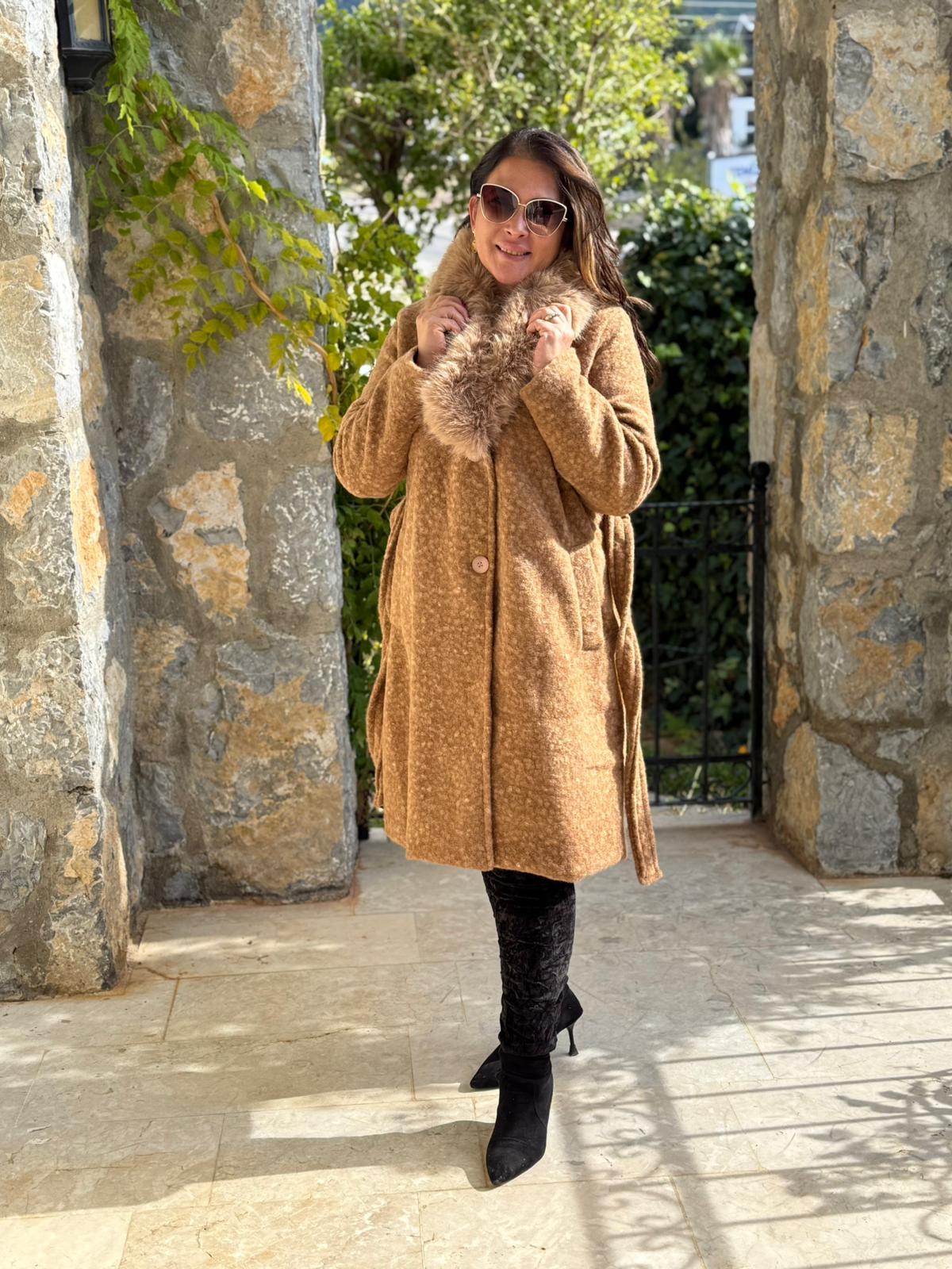 YG9220 Kürklü Bağlamalı İtalyan Keçe Kaban Camel