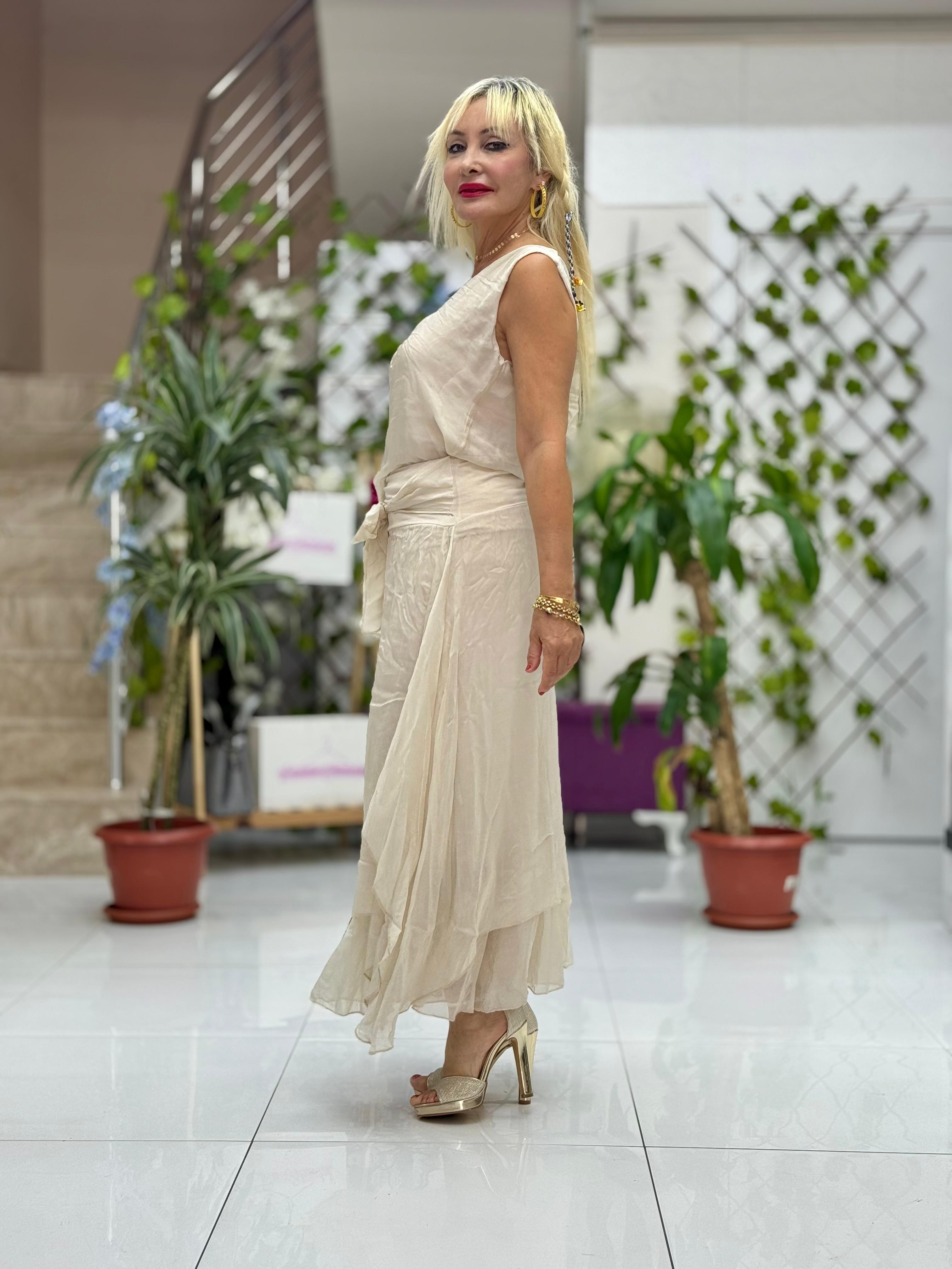 LS7970 İtalyan Kolsuz Etekli İpek Takım Krem
