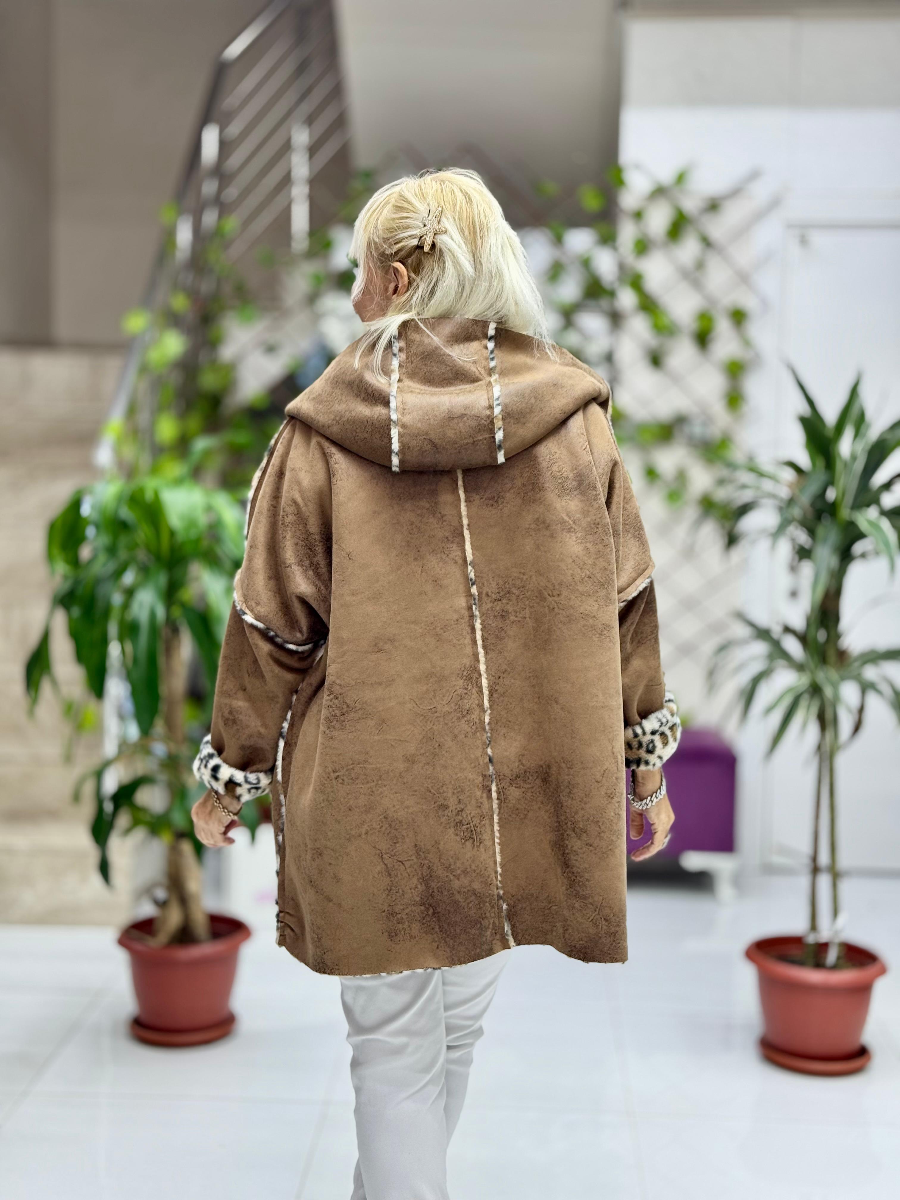 YG4170 İçi Kürklü Kapişonlu Kapamasız İtalyan Nubuk Kaban Camel