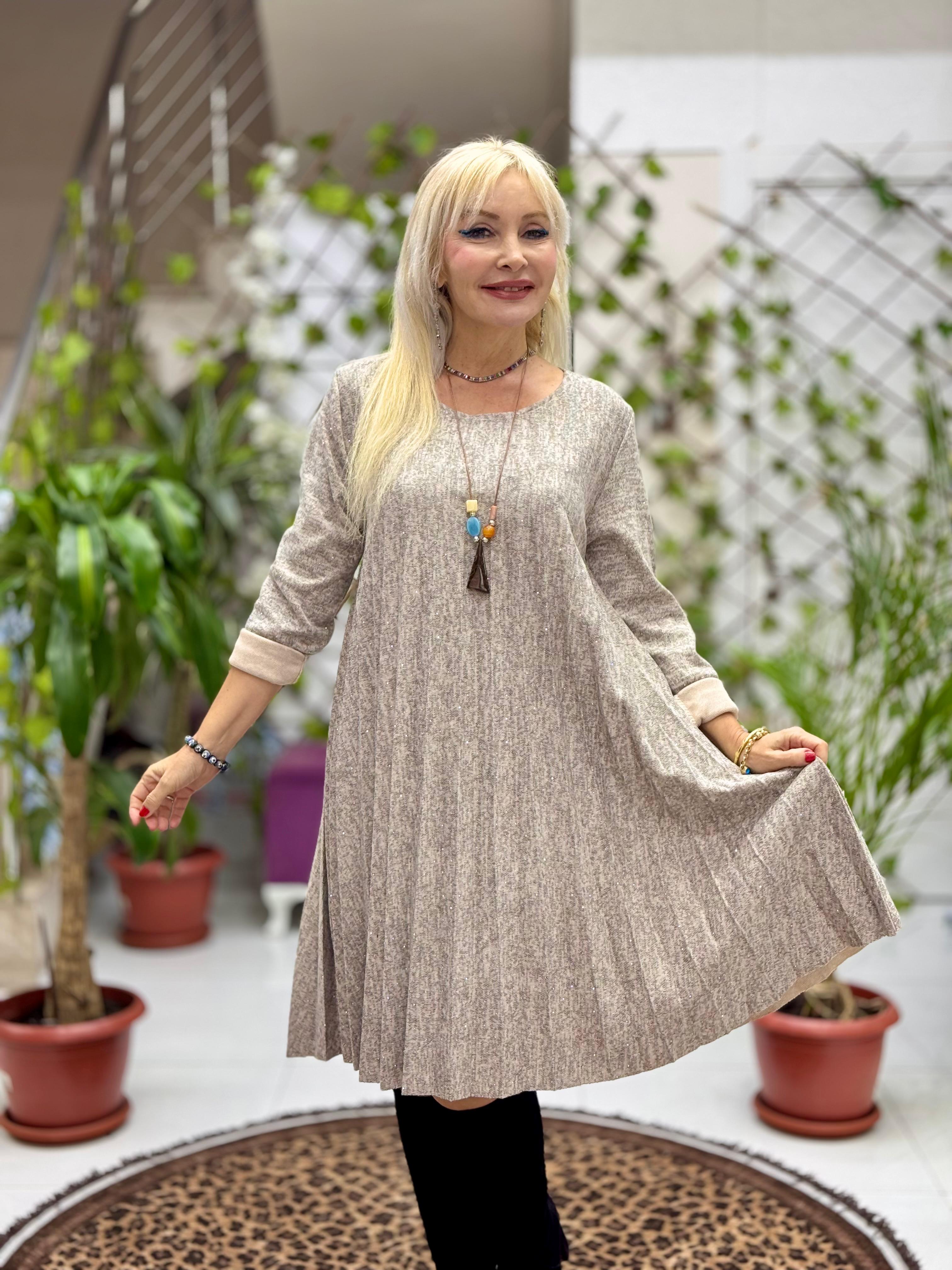 NC21419 Kolyeli Taşlı Pileli İtalyan Triko Elbise Bej