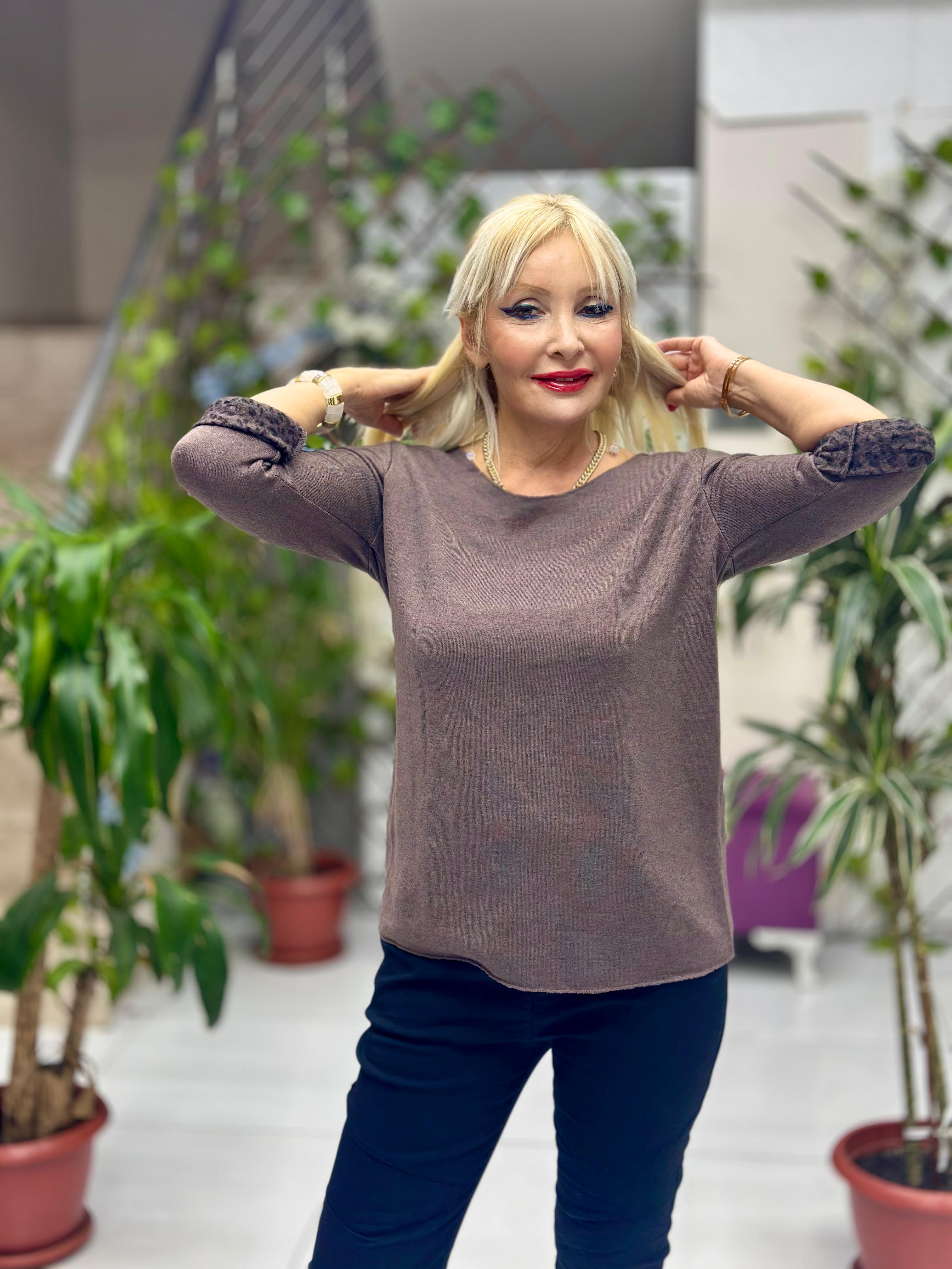 NC1202 İçi Leoparlı Yuvarlak Yaka Triko Küçük Kalıp Bluz Kahverengi