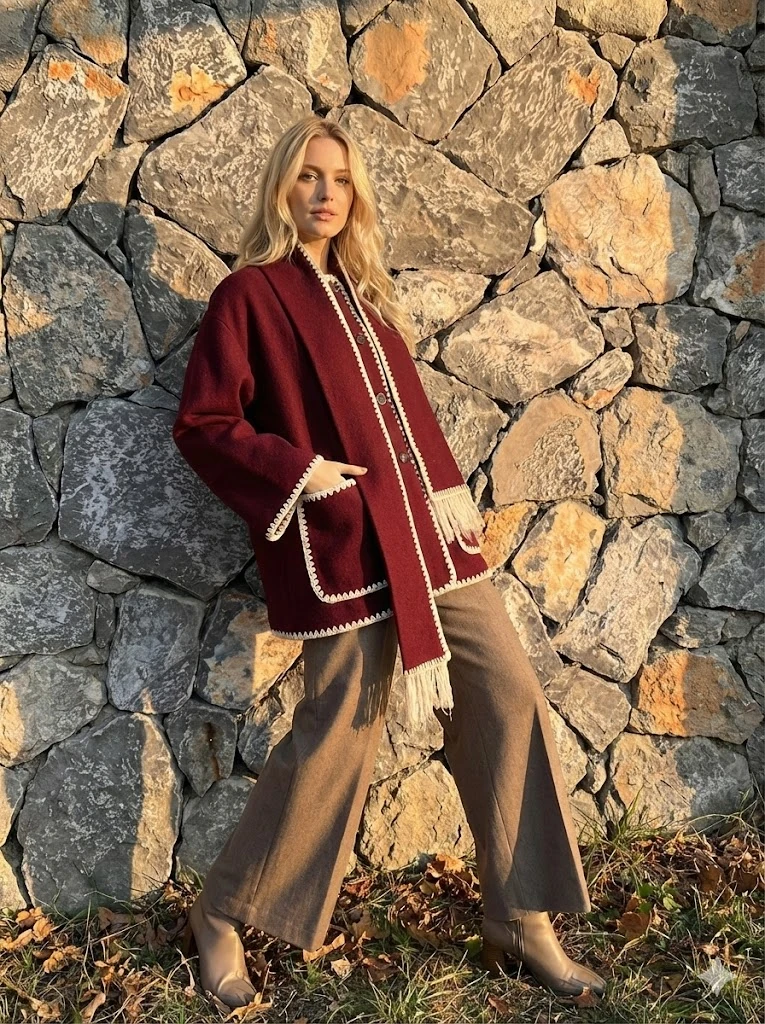 NC27786 Oya İşlemeli Atkılı İnce Kaşe Hırka Mürdüm