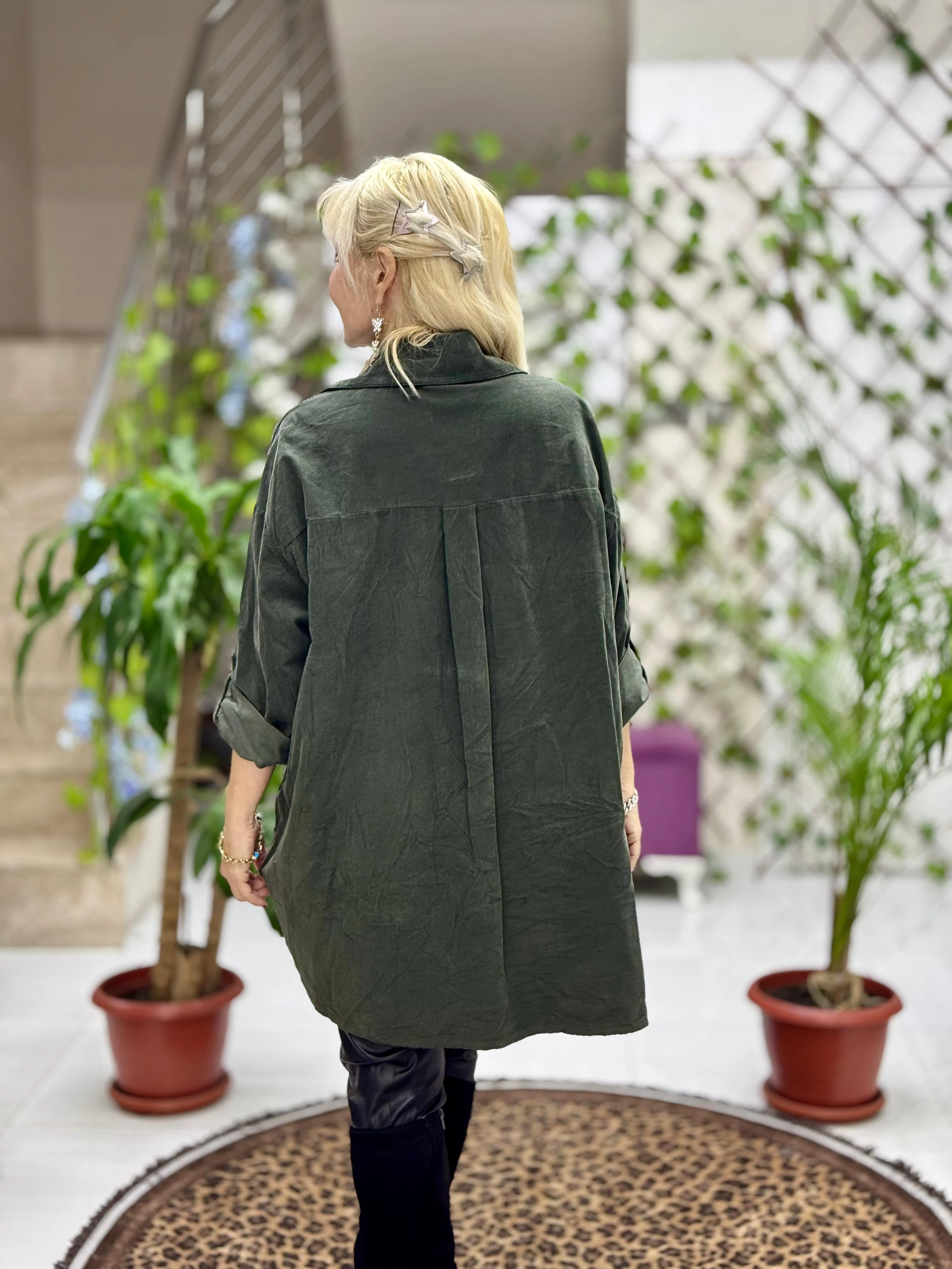 NC25199 Nakış Detaylı Pullu İtalyan Kadife Gömlek Haki