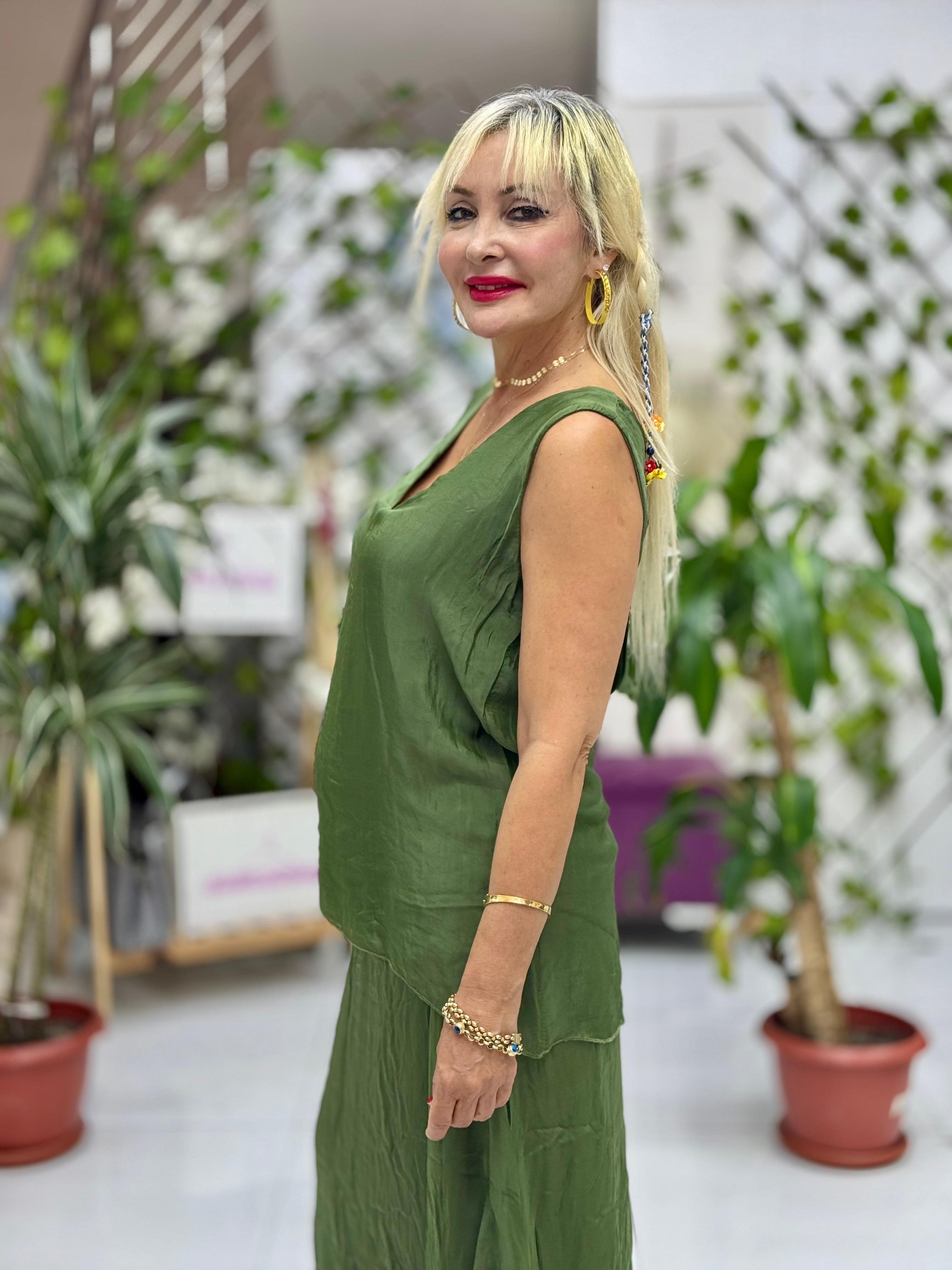 LS79772 İtalyan Kolsuz Sırt Bağlamalı İpek Bluz Haki