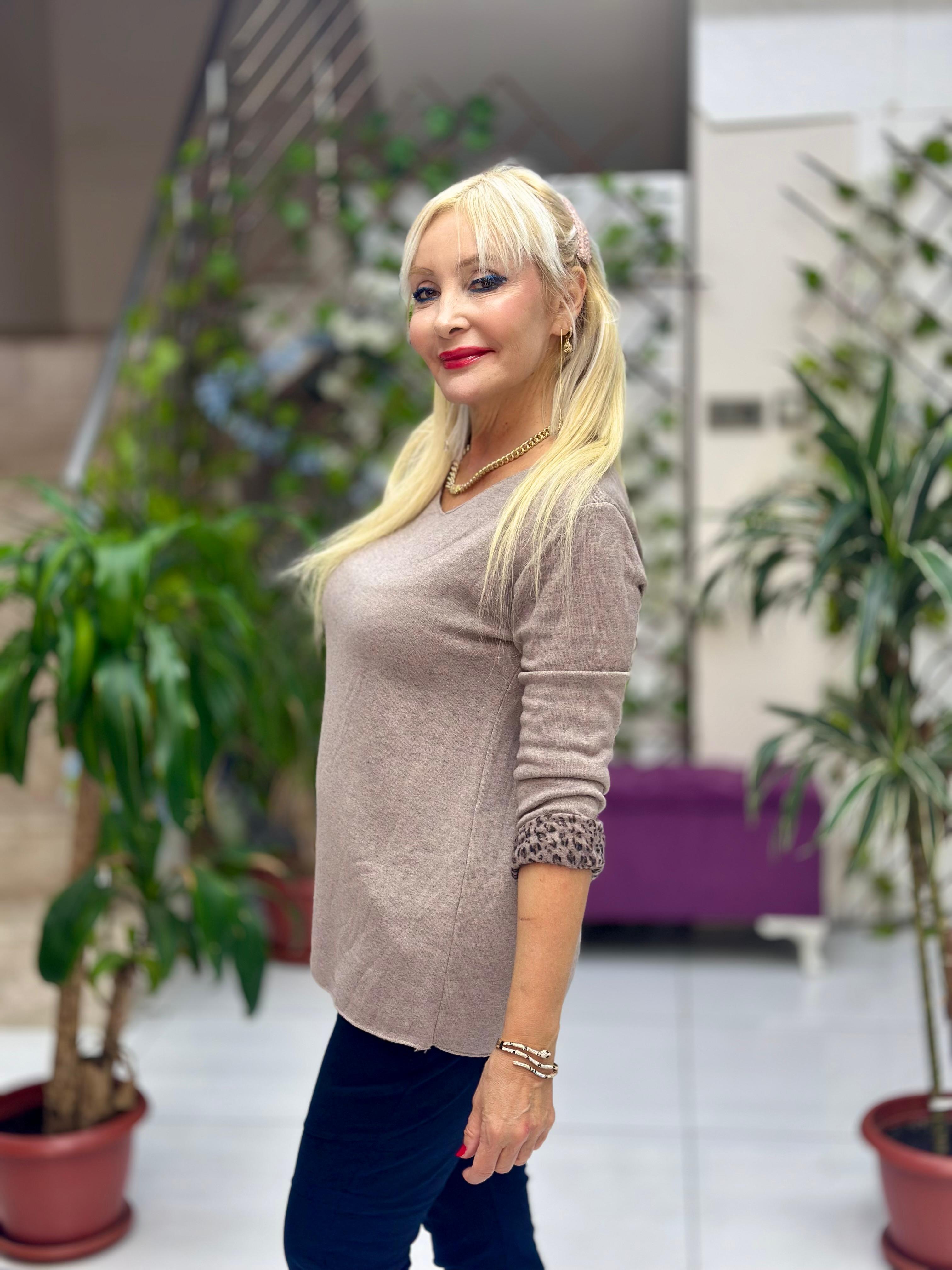 NC218181 İçi Leoparlı Yuvarlak Yaka Triko Büyük Kalıp Bluz Vizon