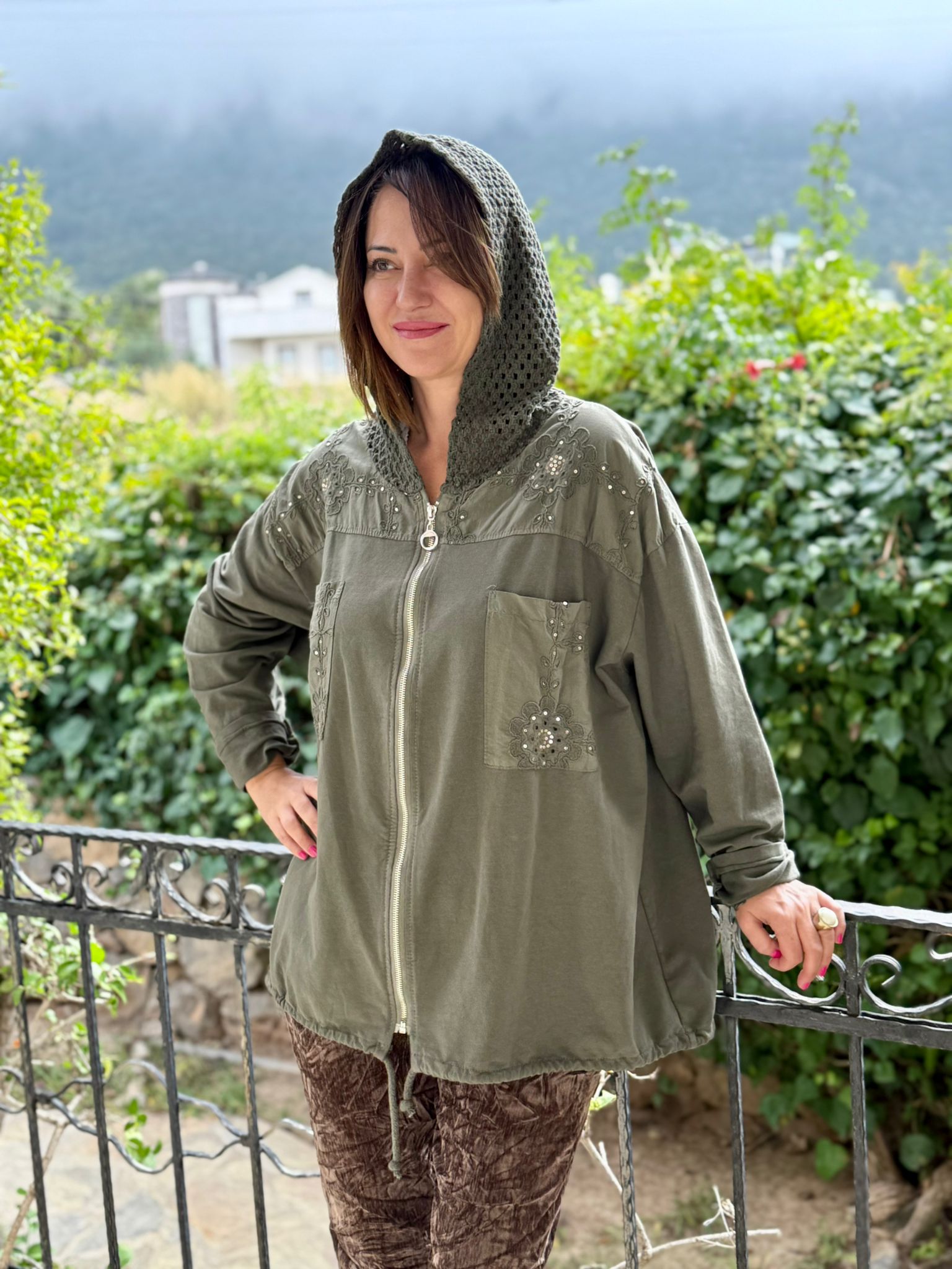 YG11344 Kapişonlu Güpürlü İtalyan Pulpayetli Ceket Haki