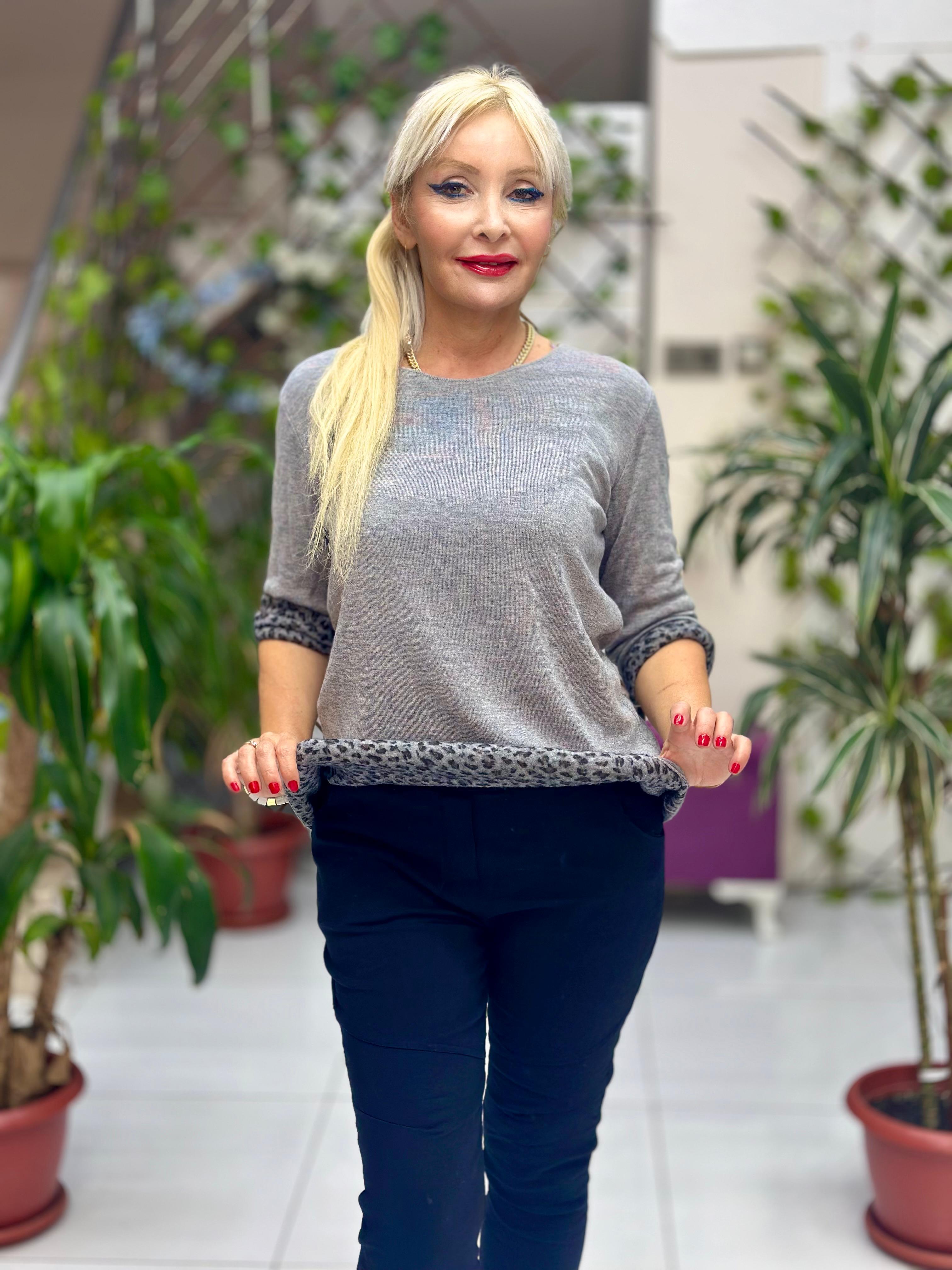 NC1202 İçi Leoparlı Yuvarlak Yaka Triko Küçük Kalıp Bluz Gri