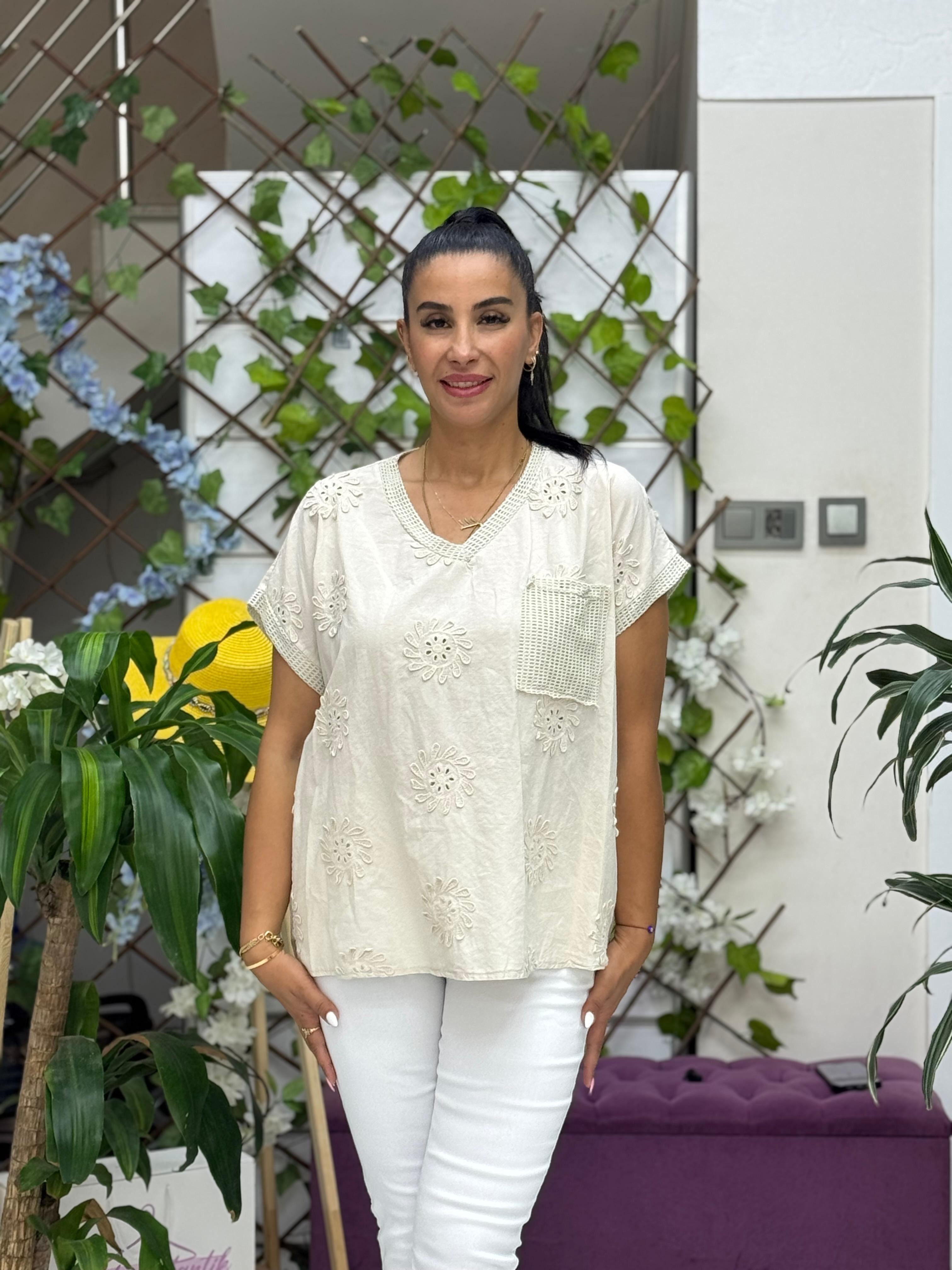 NC25043 İtalyan Nakışlı Cepli Coton Bluz Krem 
