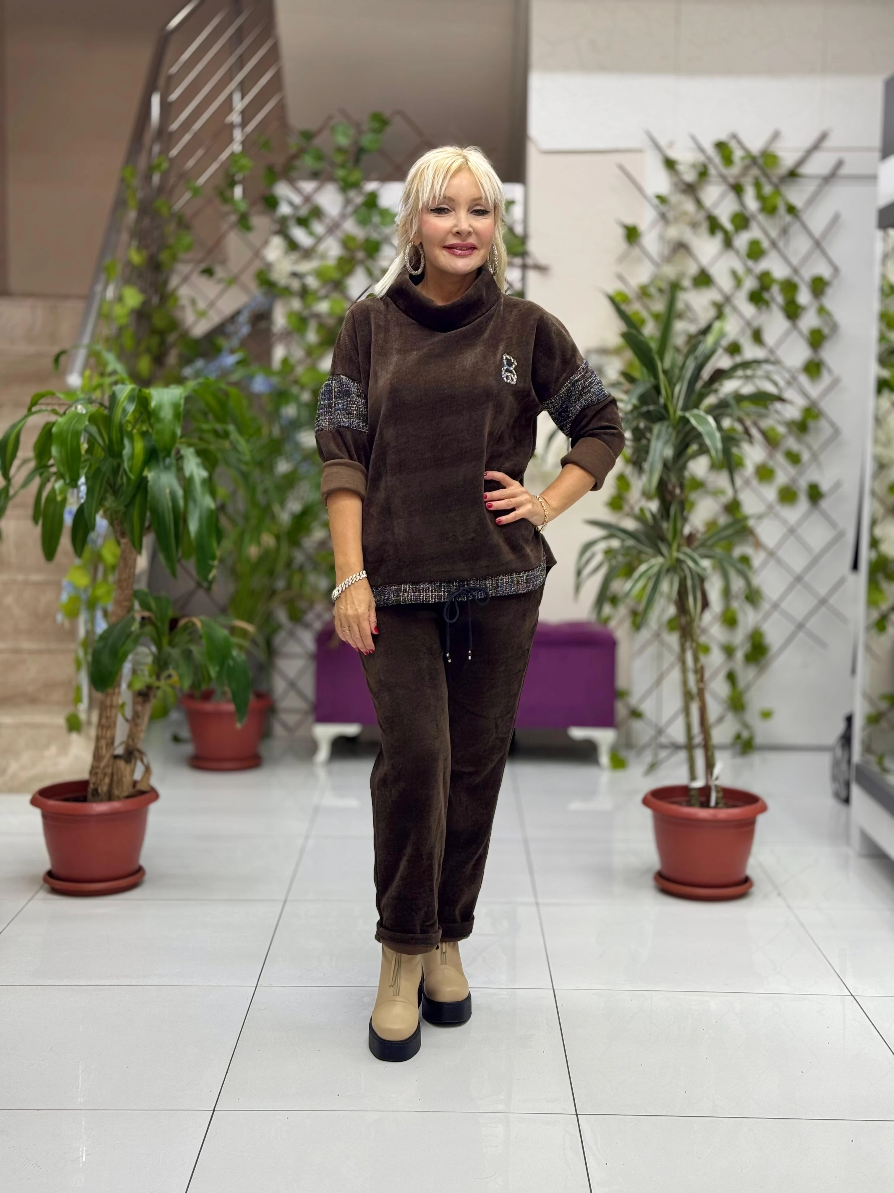 NC15517 Degaje Yaka Ayıcık Taşlı İtalyan Kadife Takım Kahverengi