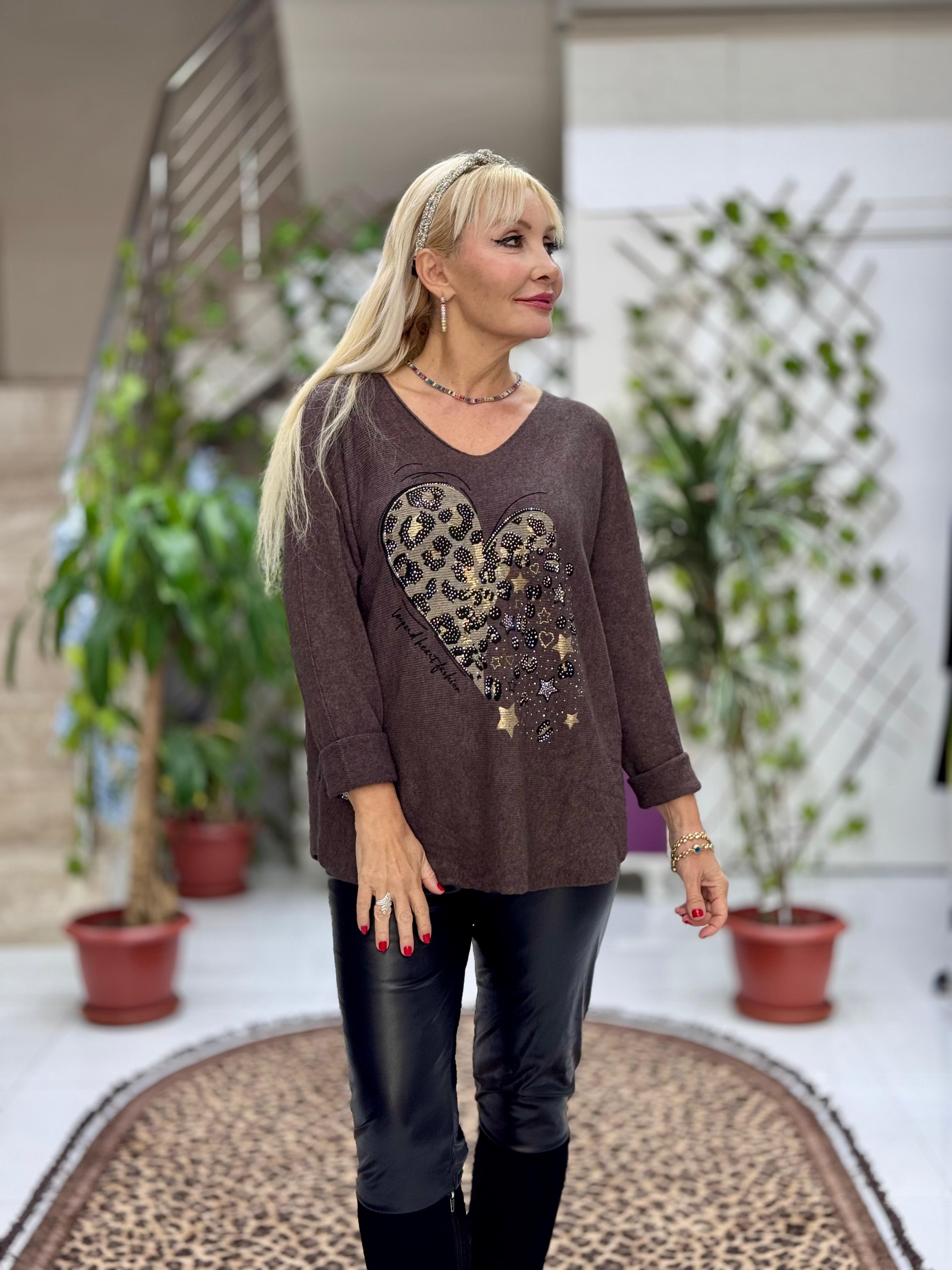 YG8023 Kalp Desenli Taşlı İtalyan Triko Bluz Kahverengi