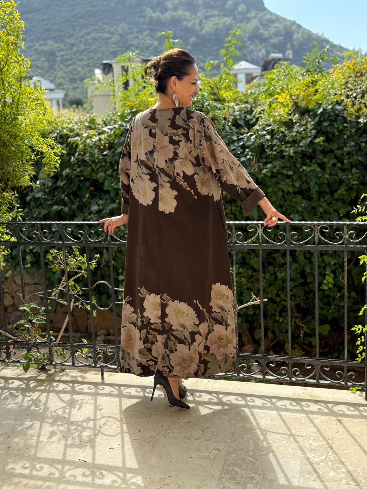 YG10392 Çiçek Desen İtalyan Kadife Elbise Kahverengi