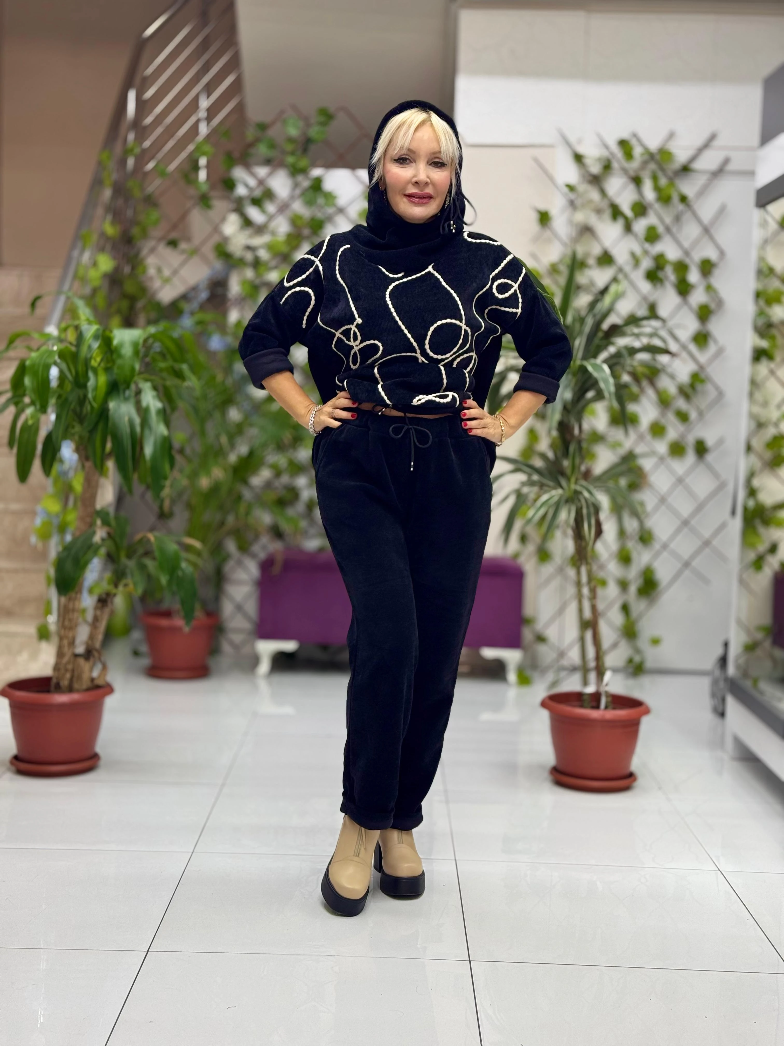 NC15531 İp Desenli Degaje Yaka İtalyan Kadife Takım Siyah